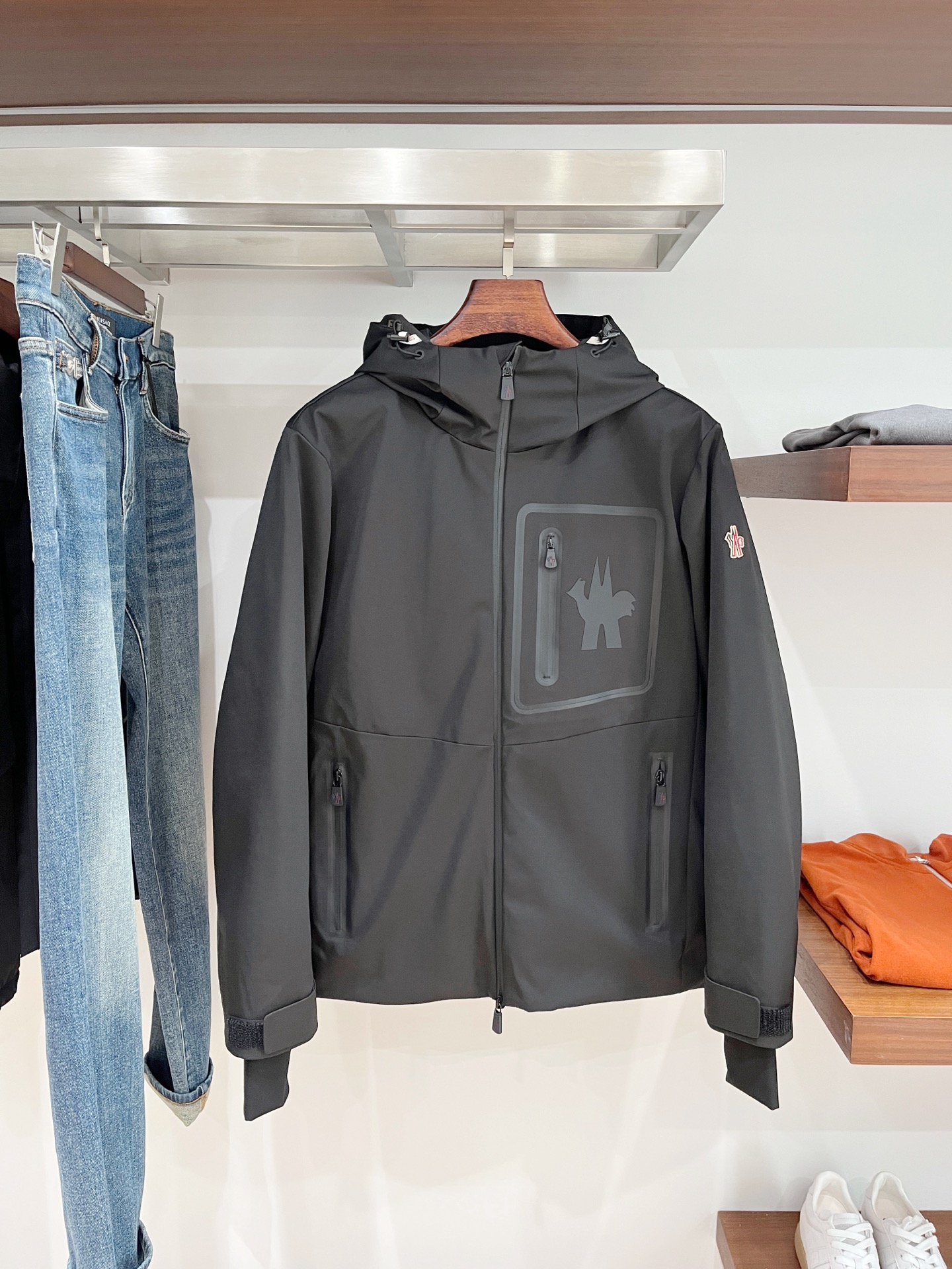 蒙口、2025最新款男士轻薄羽绒夹克外套、面料柔软舒适 ．上身版型超赞 ．拉链．辅料都是客供 、进口面料