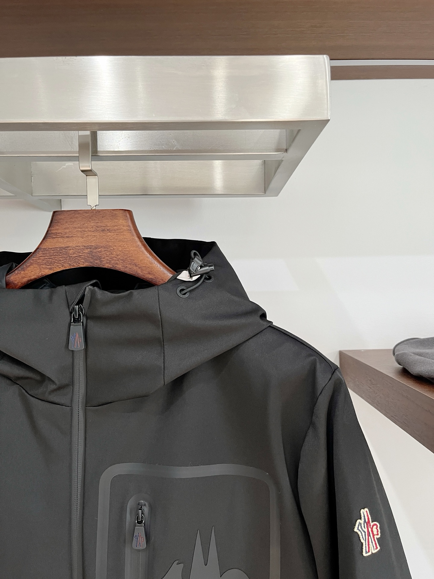 蒙口、2025最新款男士轻薄羽绒夹克外套、面料柔软舒适 ．上身版型超赞 ．拉链．辅料都是客供 、进口面料