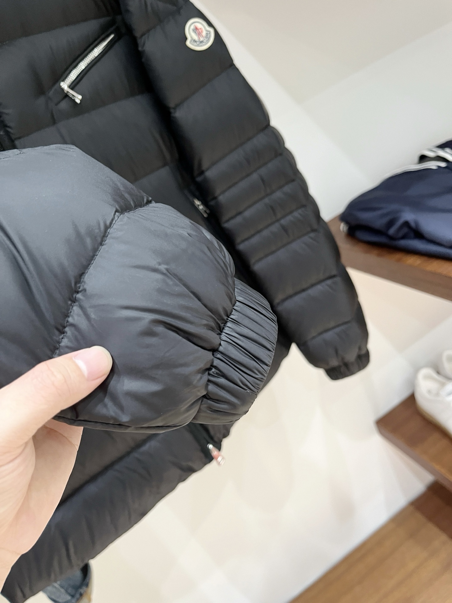 蒙口、2025最新款男士轻薄羽绒夹克外套、面料柔软舒适 ．上身版型超赞 ．拉链．辅料都是客供 、进口面料