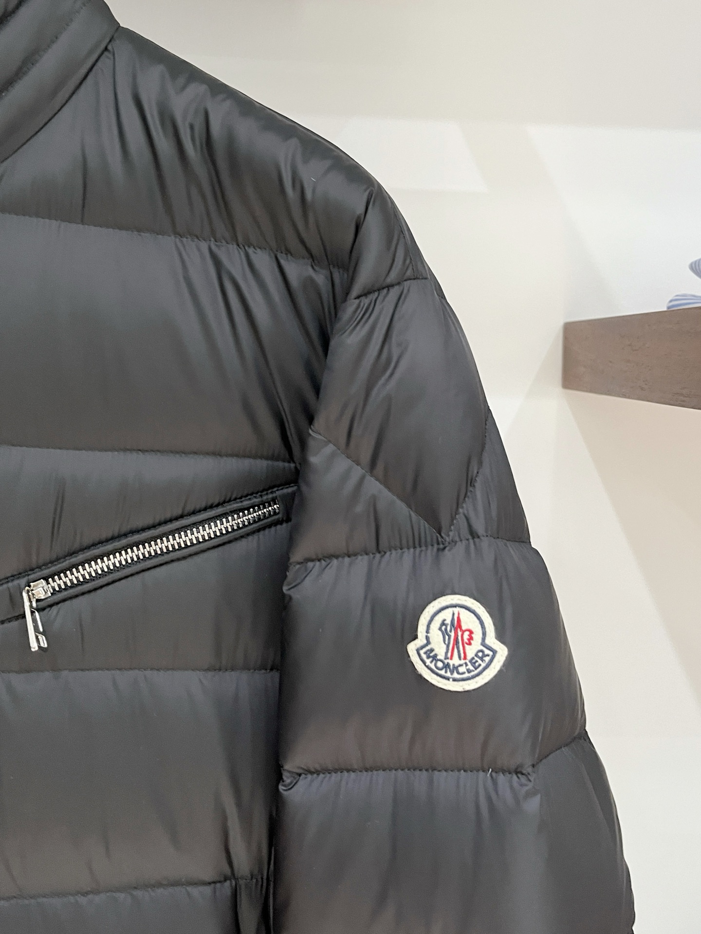 蒙口、2025最新款男士轻薄羽绒夹克外套、面料柔软舒适 ．上身版型超赞 ．拉链．辅料都是客供 、进口面料