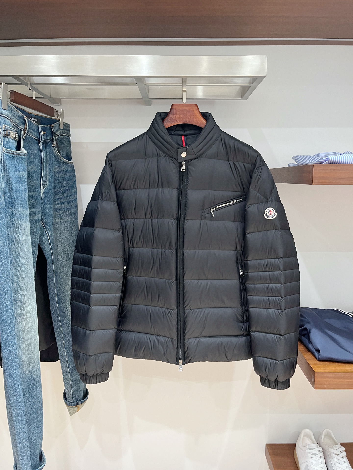 蒙口、2025最新款男士轻薄羽绒夹克外套、面料柔软舒适 ．上身版型超赞 ．拉链．辅料都是客供 、进口面料