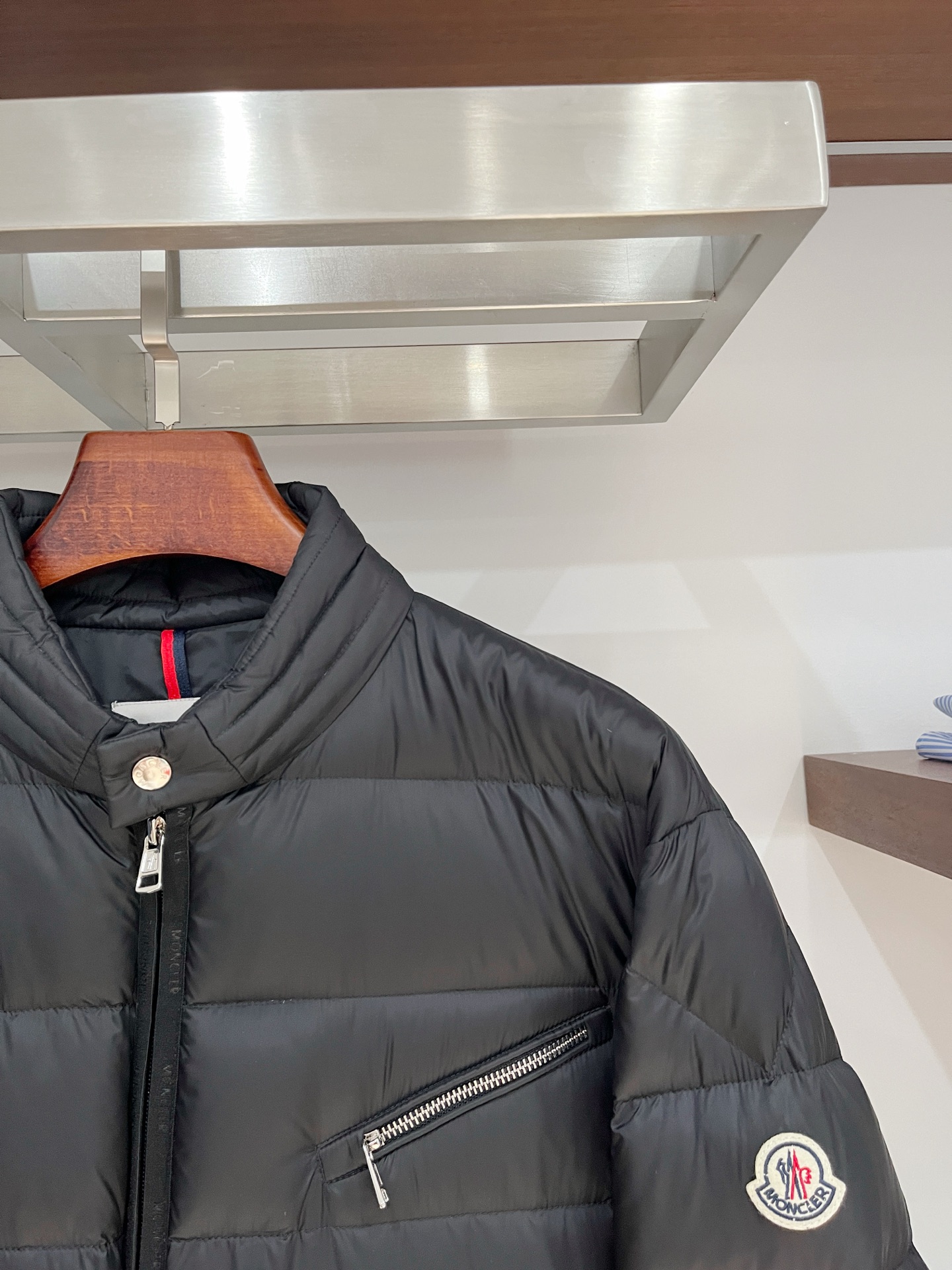 蒙口、2025最新款男士轻薄羽绒夹克外套、面料柔软舒适 ．上身版型超赞 ．拉链．辅料都是客供 、进口面料