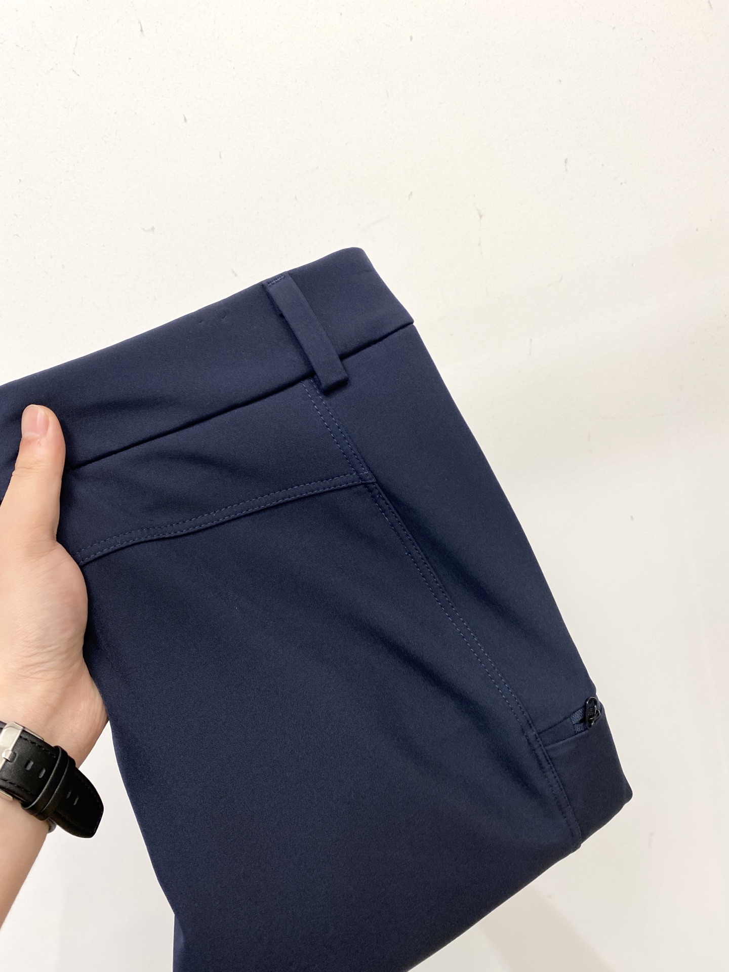 NO:572110,KAILAS is a trendy fashion brand, the hottest casual pants for 2025. High elasticity, slimming, simple and versatile, it has fine workmanship and you can see the care in every stitch. It is the favorite of many celebrities and Internet celebrities. It lengthens the body proportions!  Slightly elastic ^_^Comfortable fabric Details Body size M-3XL,,alexander wang19860909KAILAS 时尚潮牌、2025爆款休闲裤 高弹显瘦必爆简约百搭爆款,做工精细,每一针都看得到用心,超多明星网红最爱 拉长身材比例哦！微弹 ^_^舒适面料 细节体码数M-3XL,,alexander wang,Men's clothing