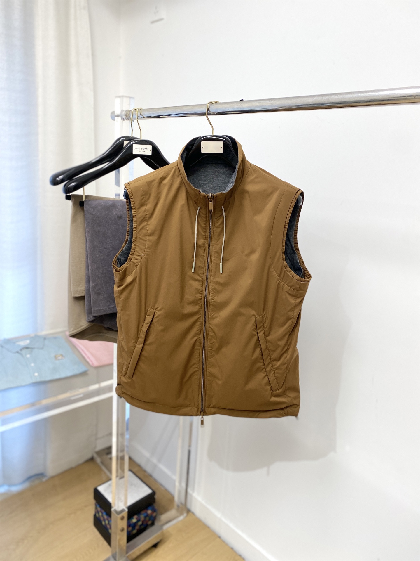 NO:573212,Zegna, 2025 new product reversible jacket and vest, fashionable and handsome, simple and versatile, original hardware accessories logo, customized original fabric, not only crisp and trendy silhouette, but also comfortable to wear, more delicate yarn weaving, size M-3XL,,zegna,jackets & coats,jackets & coats,alexander wang19860909杰尼亚、2025新品双面穿夹克马甲外套,时尚帅气,简约百搭款,原版五金辅料logo,定制原版面料,不仅挺括,保持潮流的廓形,又穿着舒适,纱织更细腻,码数M-3XL,,zegna,jackets & coats,jackets & coats,alexander wang,Men's clothing