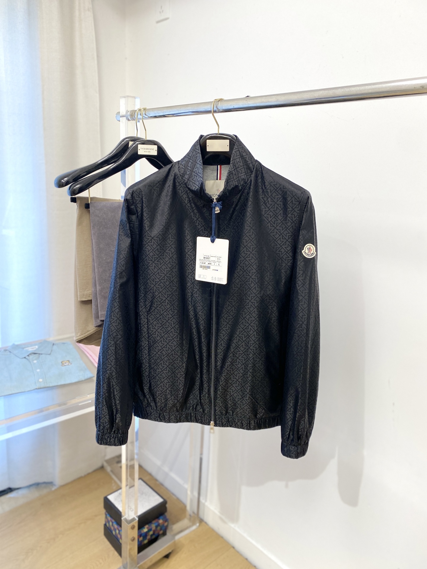 NO:595092,Moncler, 2025 new jacket jacket, fashionable and handsome, simple and versatile, cuffs embroidered with decorative pattern logo, customized original fabric, not only stiff, maintaining the trendy silhouette, but also comfortable to wear, more delicate yarn weaving, size M-3XL,,Moncler,jackets & coats,jackets & coats,alexander wang19860909蒙口、2025新品夹克外套,时尚帅气,简约百搭款,袖口刺绣装饰图案logo,定制原版面料,不仅挺括,保持潮流的廓形,又穿着舒适,纱织更细腻,码数M-3XL,,Moncler,jackets & coats,jackets & coats,alexander wang,Men's clothing