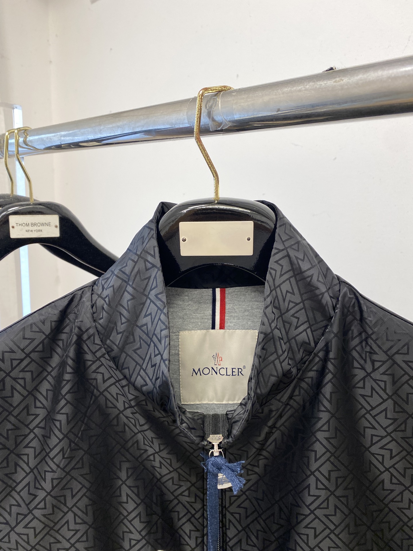 支持年后退换！ ￼蒙口、2025新品夹克外套，时尚帅气，简约百搭款，袖口刺绣装饰图案logo，定制原版面