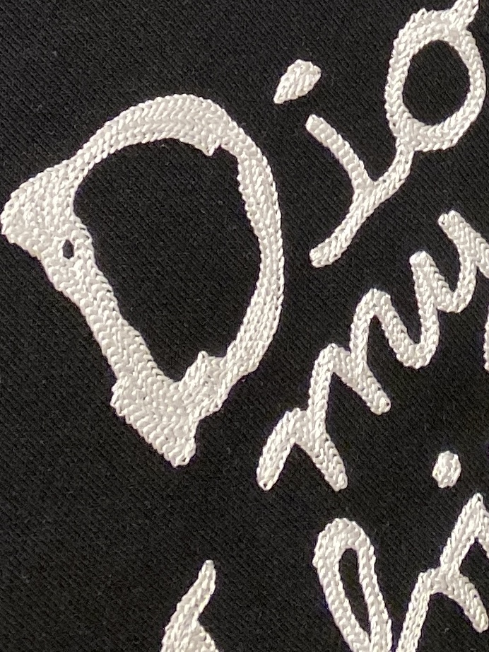 迪奥、2025新品卫衣，帅气时尚，简约百搭款。胸前精致刺绣字母logo，面料棉 不仅挺括，保持潮流的廓形