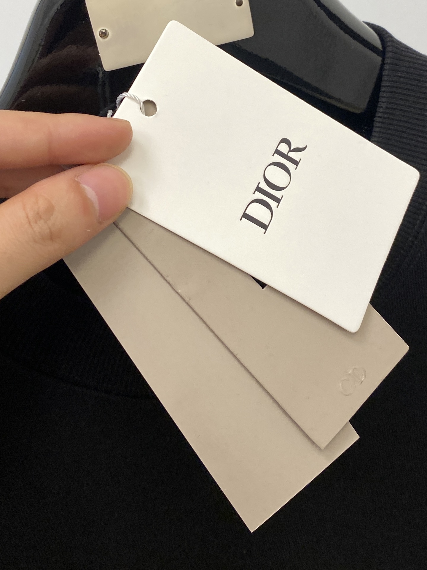 迪奥、2025新品卫衣，帅气时尚，简约百搭款。胸前精致刺绣字母logo，面料棉 不仅挺括，保持潮流的廓形