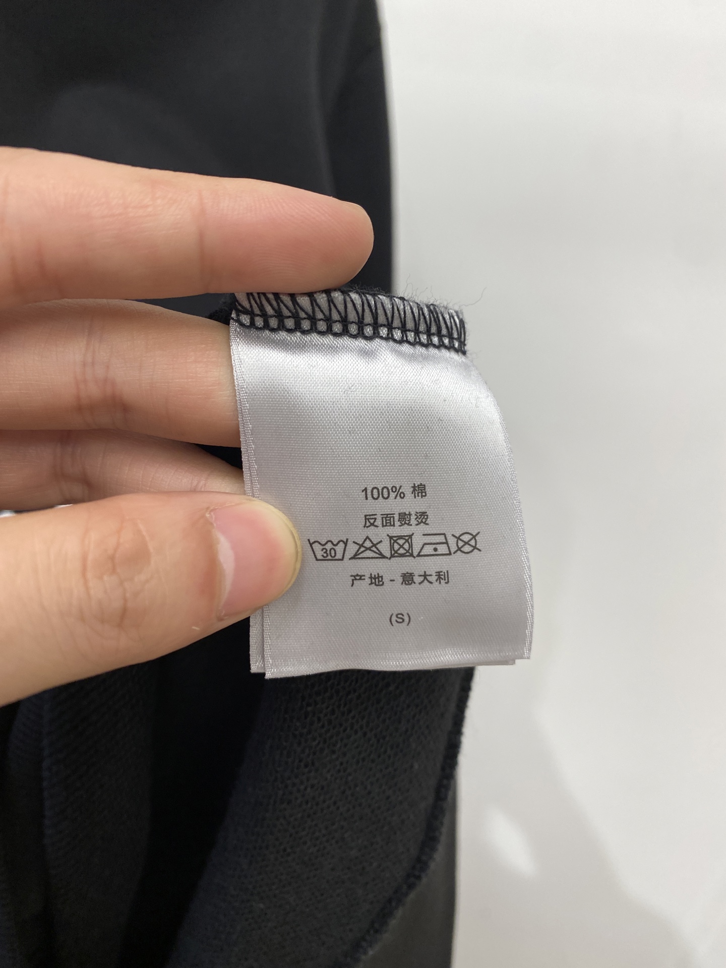 迪奥、2025新品卫衣，帅气时尚，简约百搭款。胸前精致刺绣字母logo，面料棉 不仅挺括，保持潮流的廓形