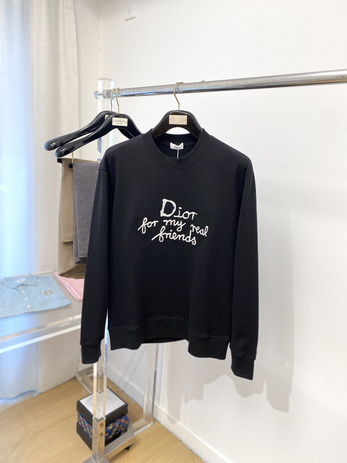 迪奥、2025新品卫衣，帅气时尚，简约百搭款。胸前精致刺绣字母logo，面料棉 不仅挺括，保持潮流的廓形