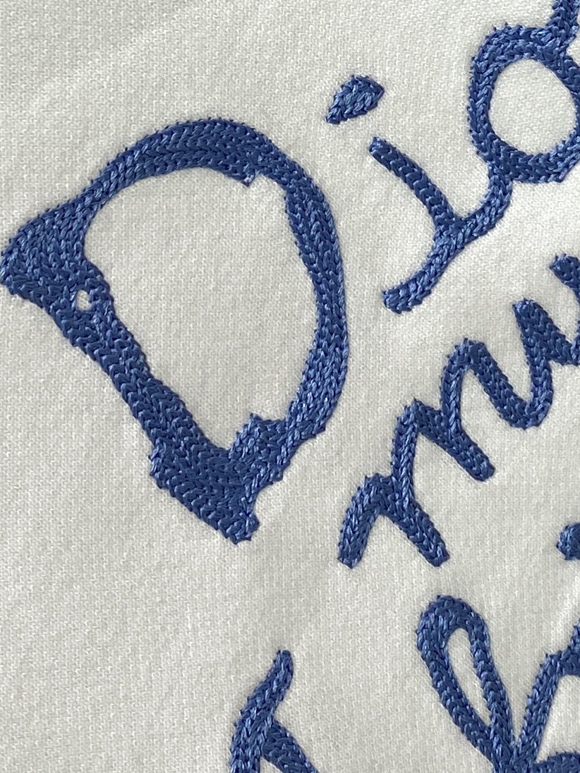 迪奥、2025新品卫衣，帅气时尚，简约百搭款。胸前精致刺绣字母logo，面料棉 不仅挺括，保持潮流的廓形