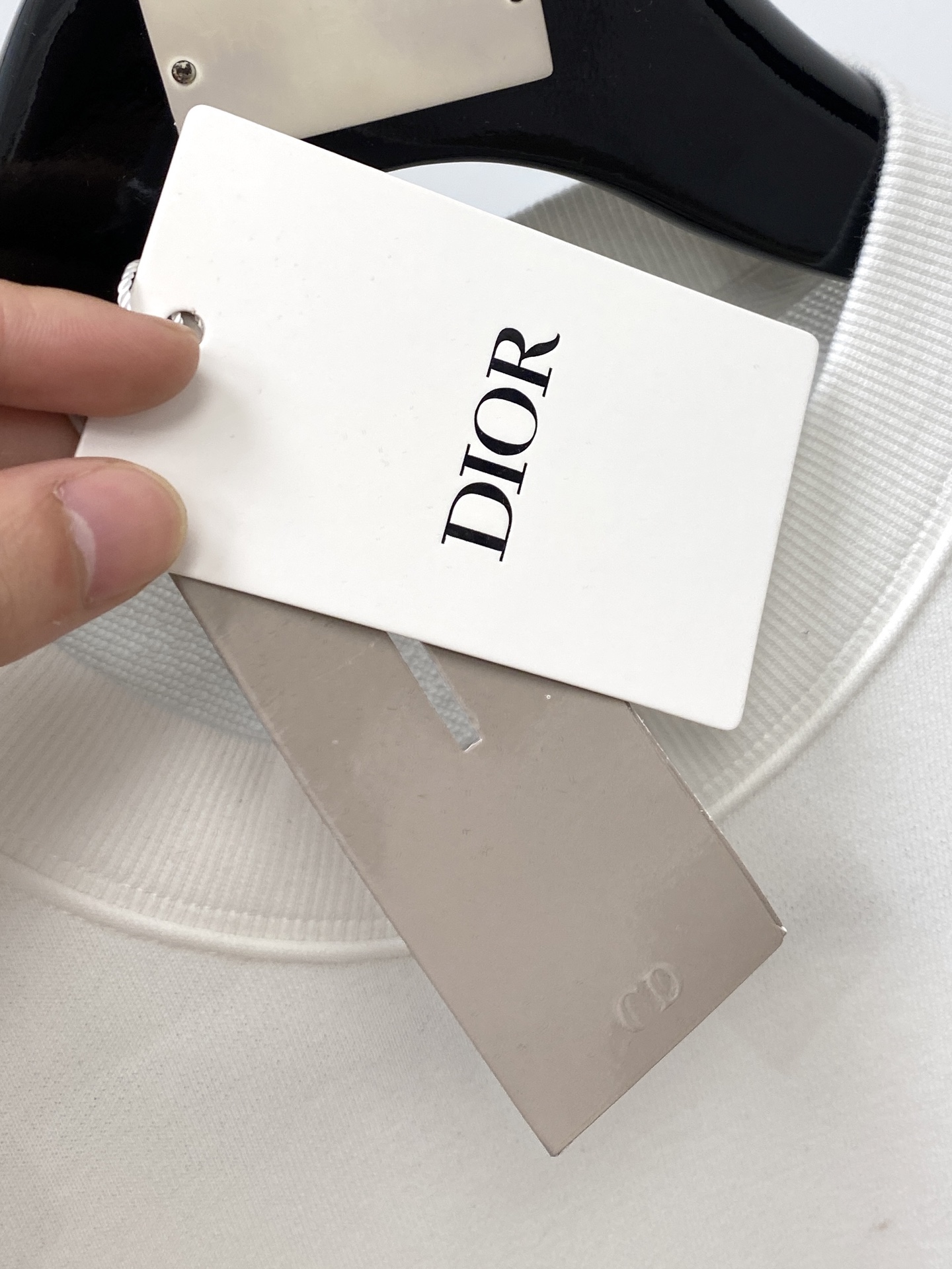 迪奥、2025新品卫衣，帅气时尚，简约百搭款。胸前精致刺绣字母logo，面料棉 不仅挺括，保持潮流的廓形