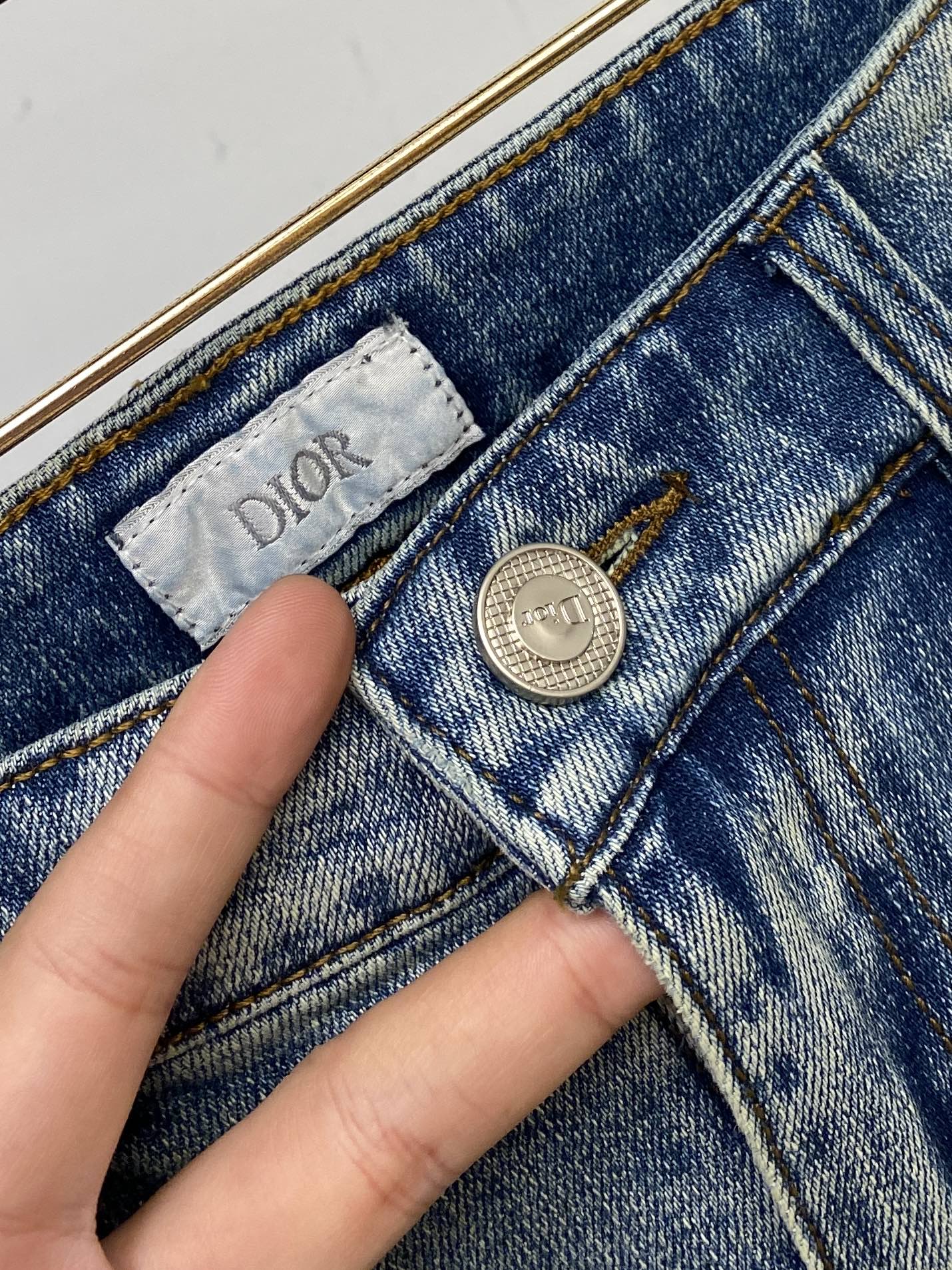 迪奥、 2025最新品，专柜同步有售，原单狠货，水洗休闲牛仔裤，进口原版水洗弹力面料，舒适有弹性，原版五