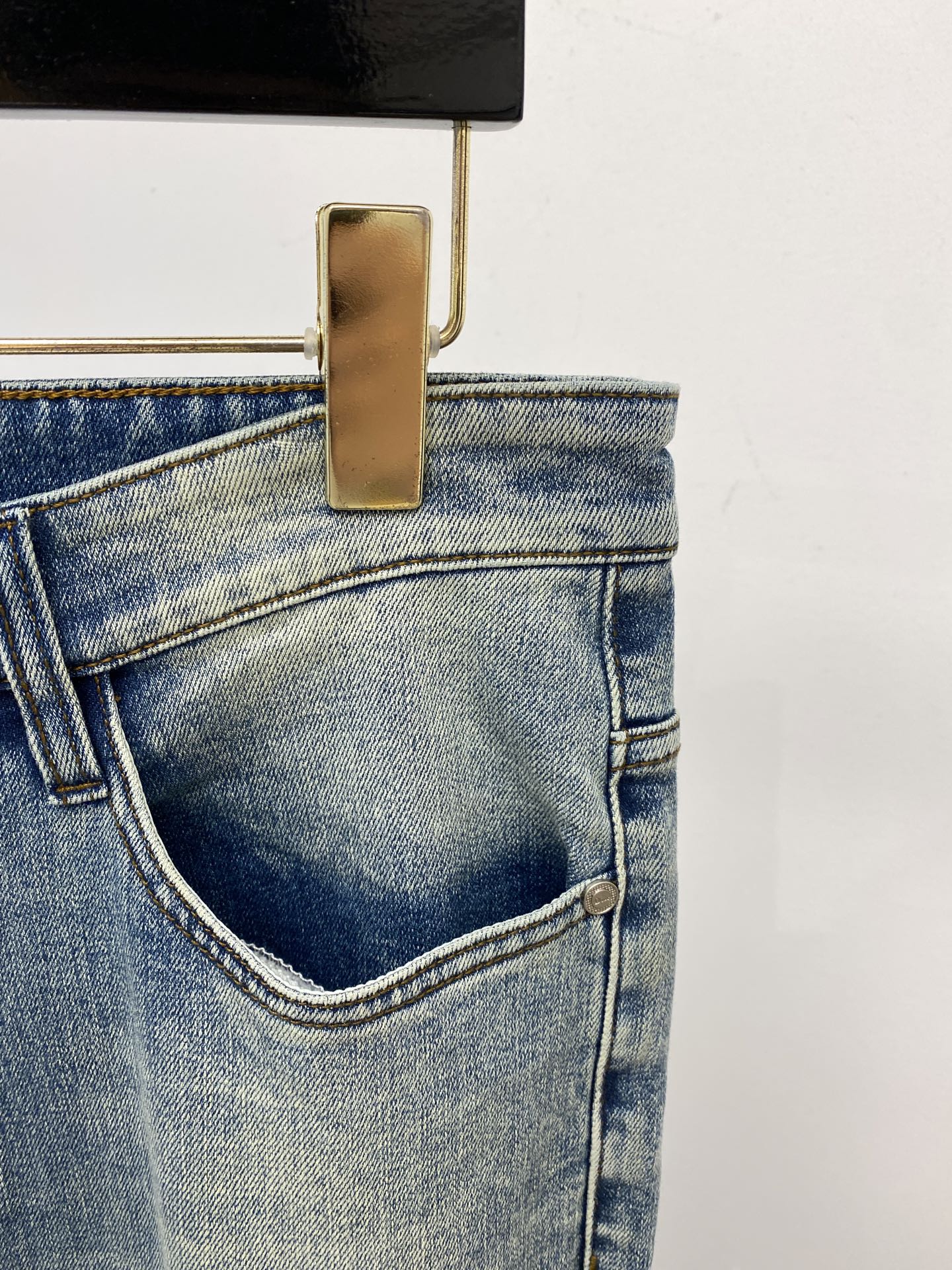 迪奥、 2025最新品，专柜同步有售，原单狠货，水洗休闲牛仔裤，进口原版水洗弹力面料，舒适有弹性，原版五