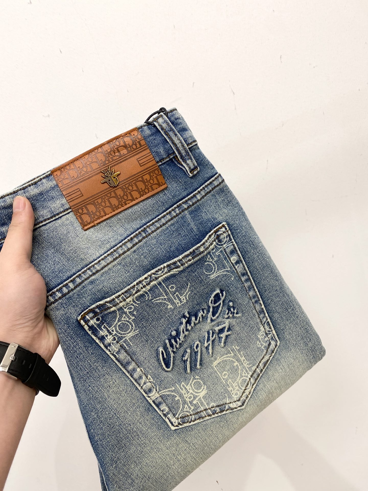 迪奥、 2025最新品，专柜同步有售，原单狠货，水洗休闲牛仔裤，进口原版水洗弹力面料，舒适有弹性，原版五