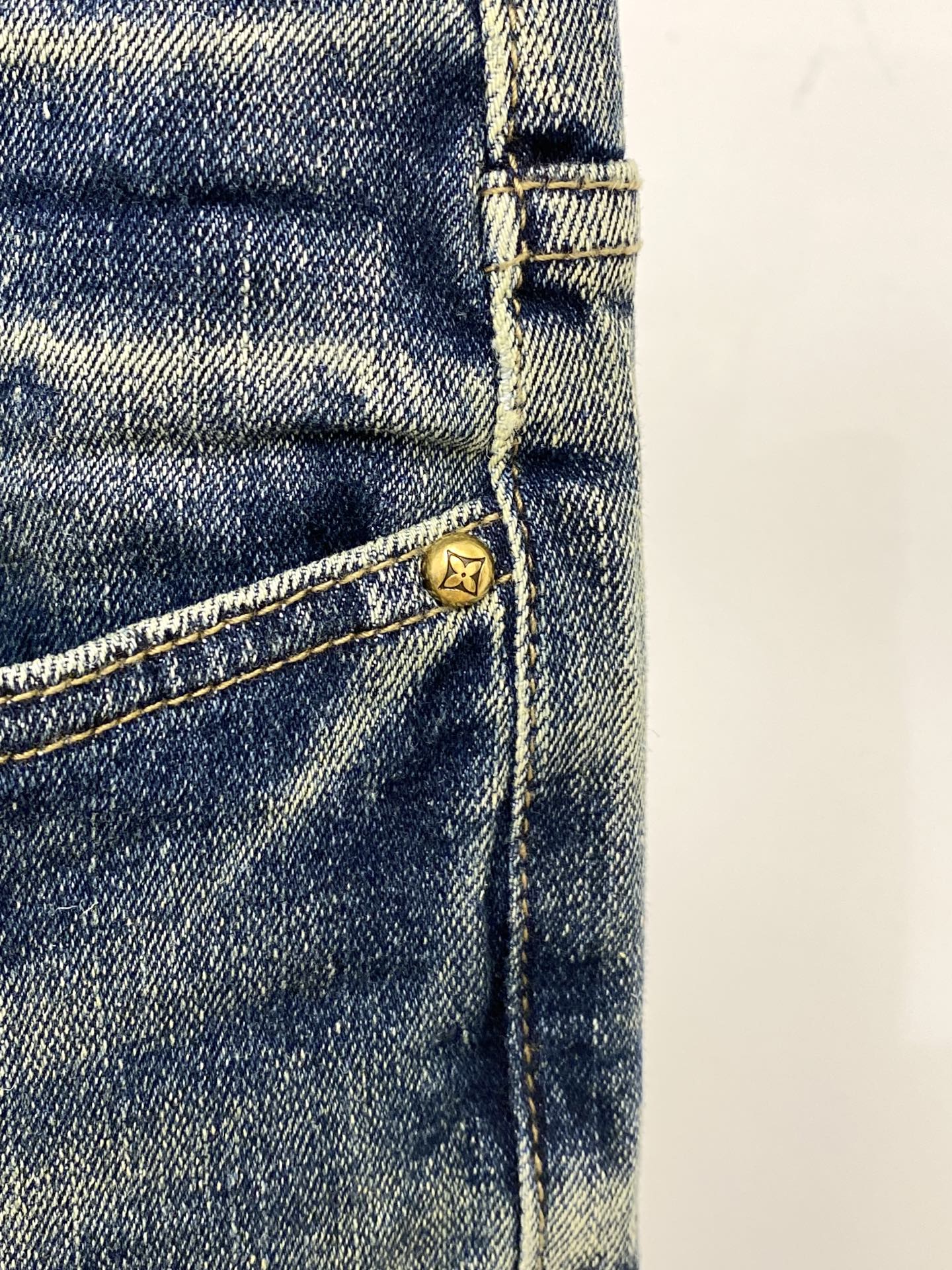 LV、 2025最新品，专柜同步有售，原单狠货，水洗休闲牛仔裤，进口原版水洗弹力面料，舒适有弹性，原版五