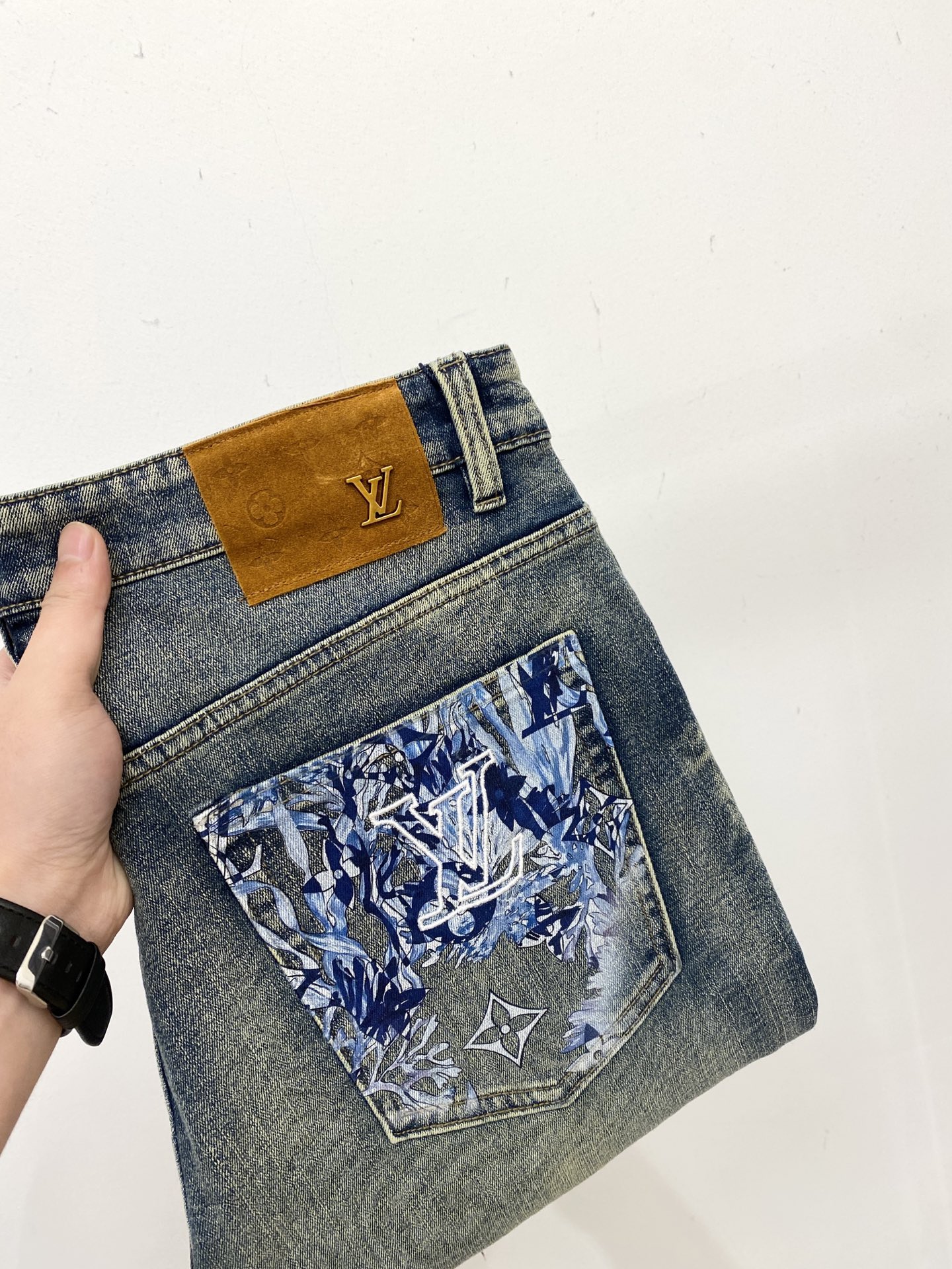 LV、 2025最新品，专柜同步有售，原单狠货，水洗休闲牛仔裤，进口原版水洗弹力面料，舒适有弹性，原版五