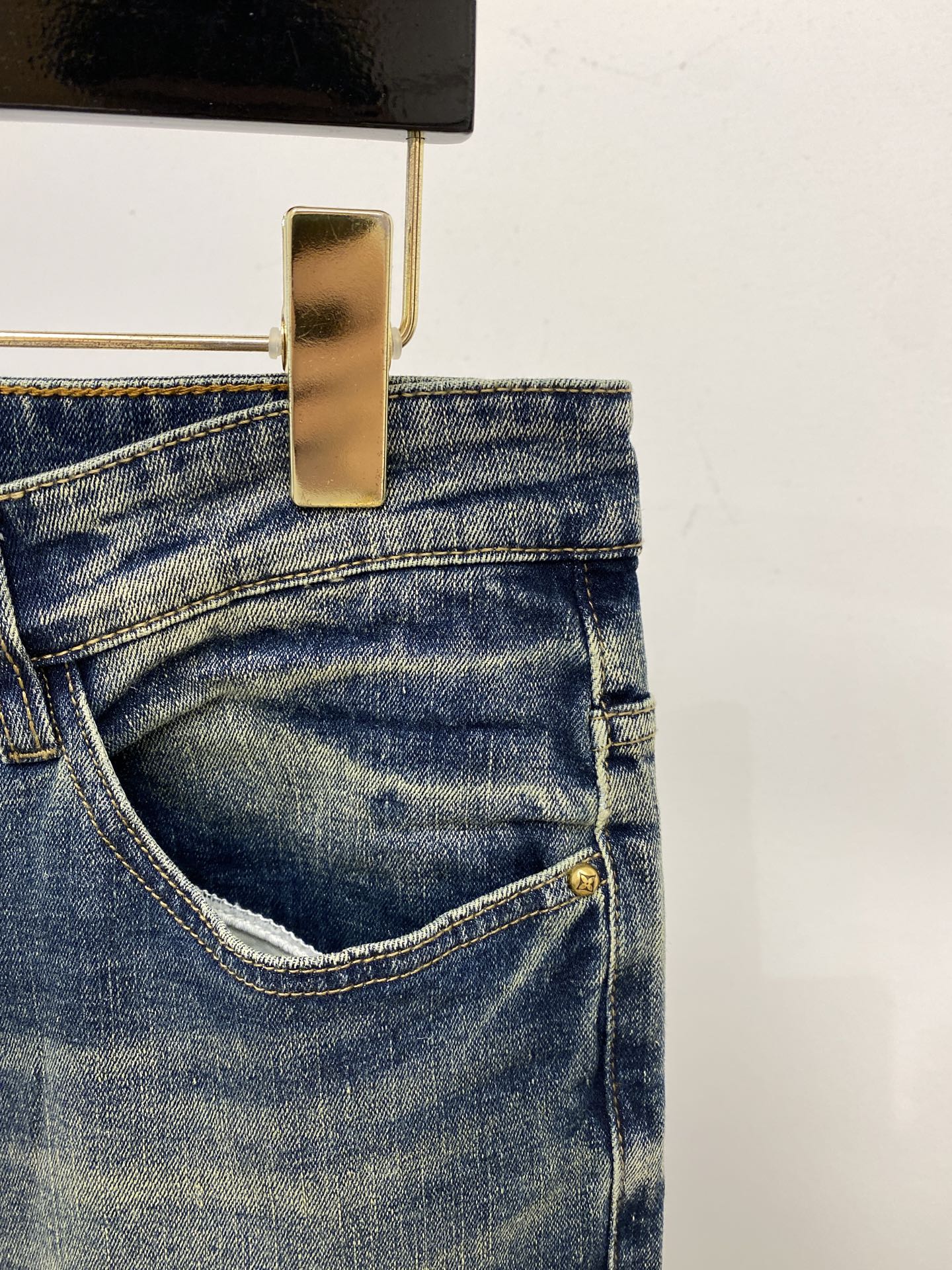 LV、 2025最新品，专柜同步有售，原单狠货，水洗休闲牛仔裤，进口原版水洗弹力面料，舒适有弹性，原版五