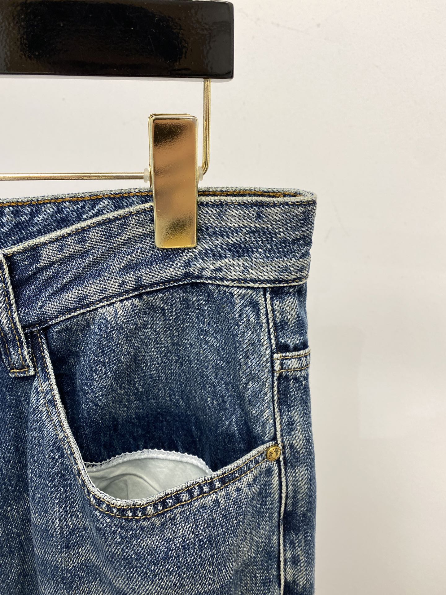 LV、 2025最新品，专柜同步有售，原单狠货，水洗休闲牛仔裤，进口原版水洗弹力面料，舒适有弹性，原版五
