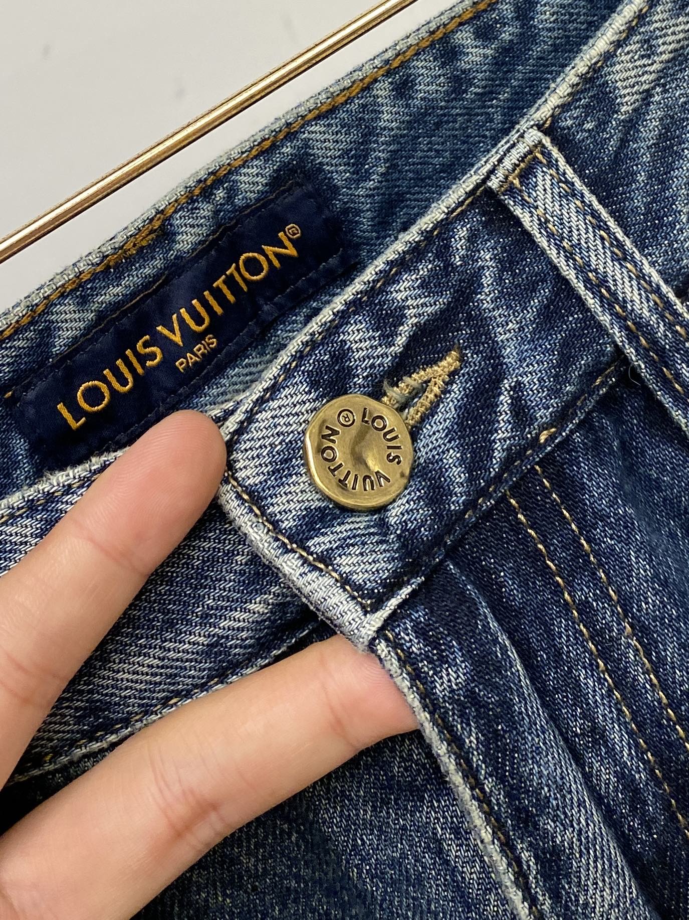 LV、 2025最新品，专柜同步有售，原单狠货，水洗休闲牛仔裤，进口原版水洗弹力面料，舒适有弹性，原版五
