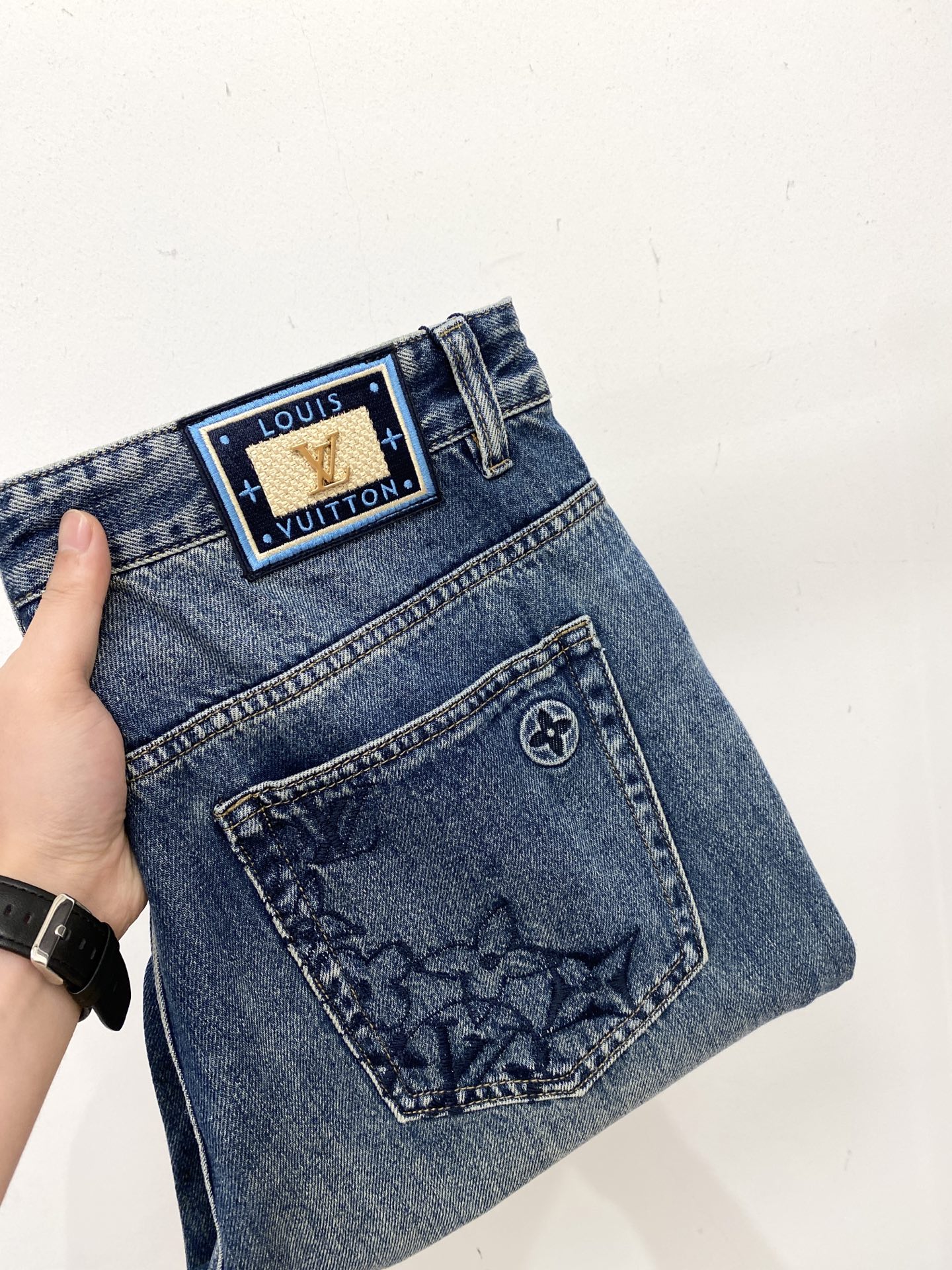 LV、 2025最新品，专柜同步有售，原单狠货，水洗休闲牛仔裤，进口原版水洗弹力面料，舒适有弹性，原版五