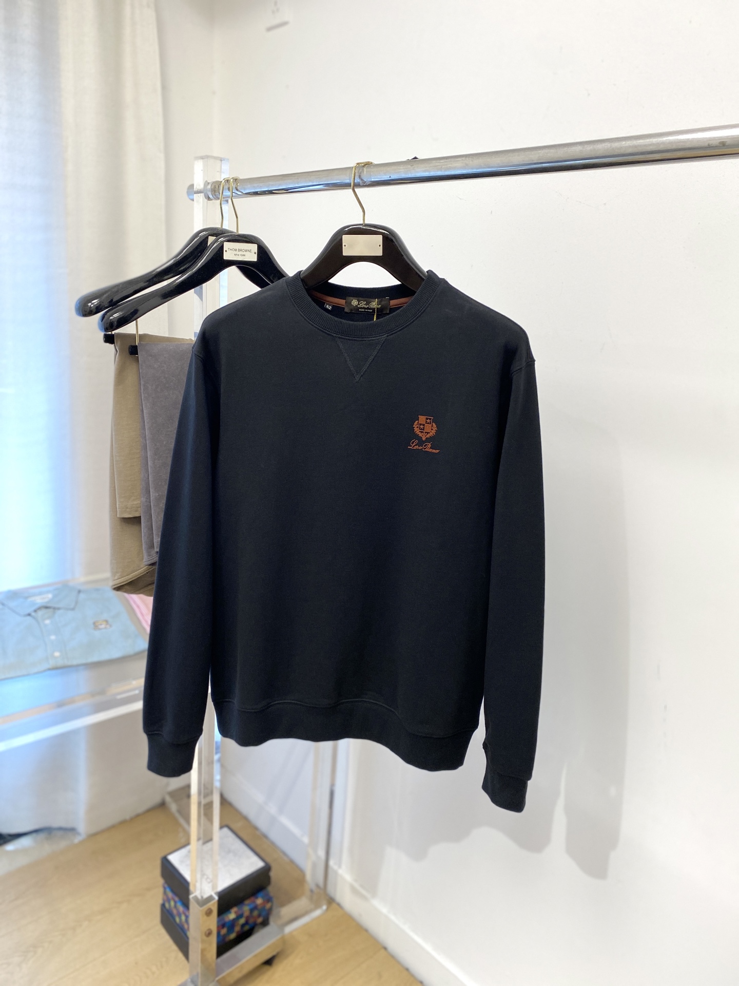 NO:573182,LP, 2025 new sweatshirt, handsome and fashionable, simple and versatile. Top-quality printed rubber pattern letter logo on the chest. The fabric is cotton. It is not only crisp and maintains the trendy silhouette, but also comfortable to wear. The yarn is more delicate. Size M-4XL, loro piana, hoodie, sweatshirts, alexander wang19860909LP、2025新品卫衣,帅气时尚,简约百搭款.胸前顶级印胶图案字母logo,面料棉 不仅挺括,保持潮流的廓形,又穿着舒适,纱织更细腻,码数M-4XL,,loro piana,hoodie,sweatshirts,alexander wang,Men's clothing