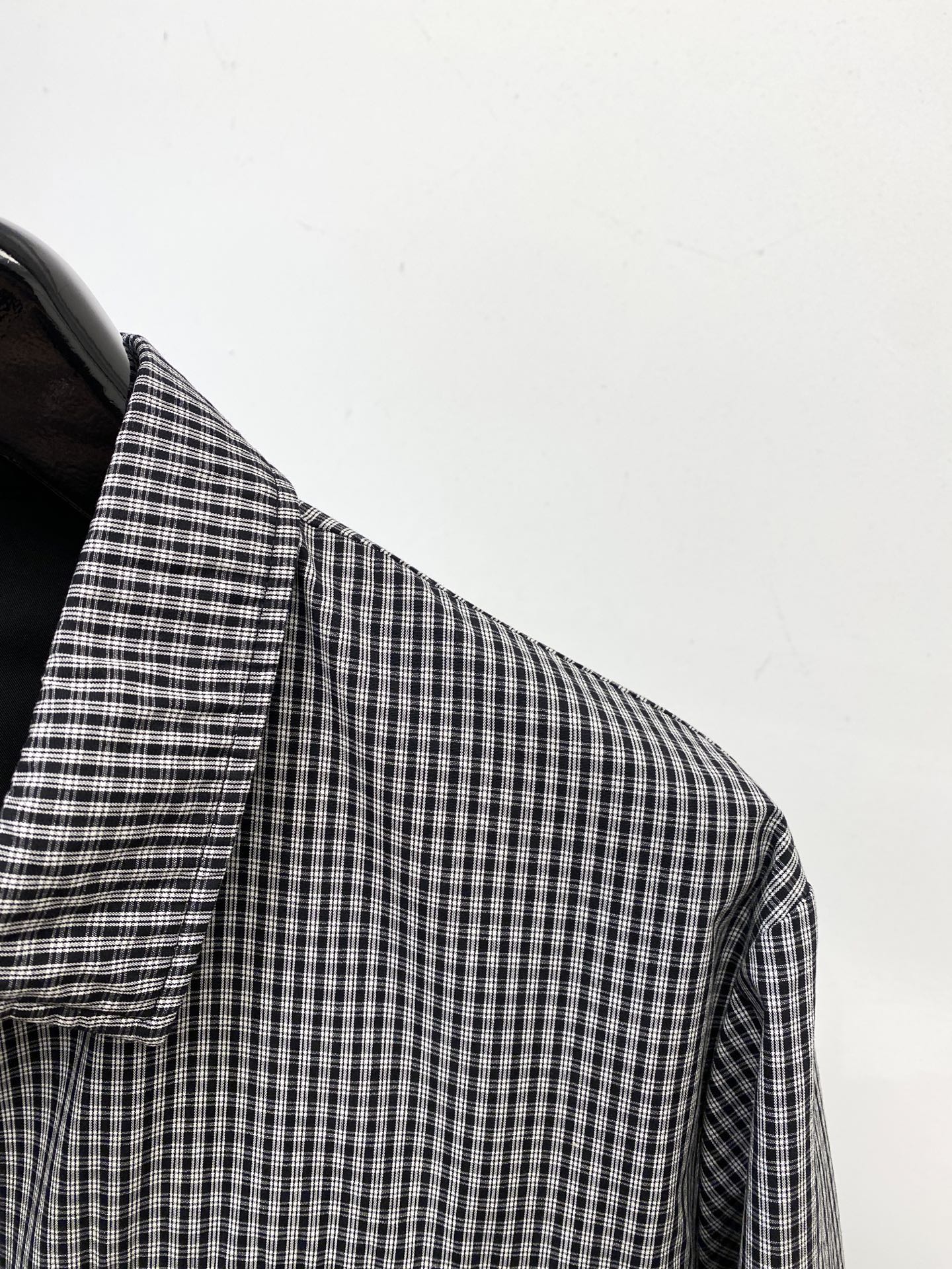 迪奥、 2025新品双面穿夹克外套，时尚帅气，简约百搭款，原版五金辅料logo，定制原版面料，不仅挺括，