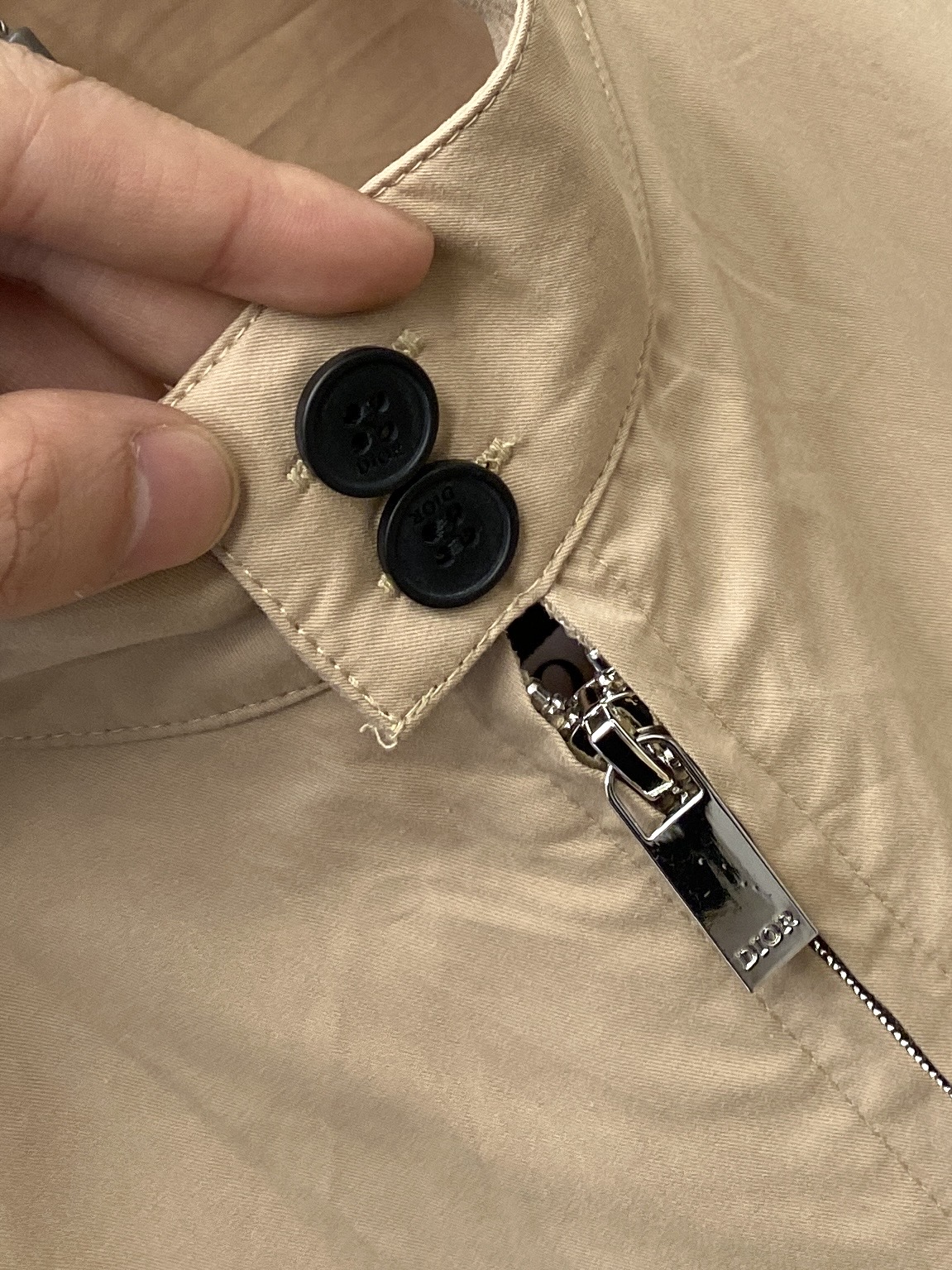 迪奥、 2025新品夹克外套，时尚帅气，简约百搭款，胸前精致刺绣字母logo，定制原版面料，不仅挺括，保