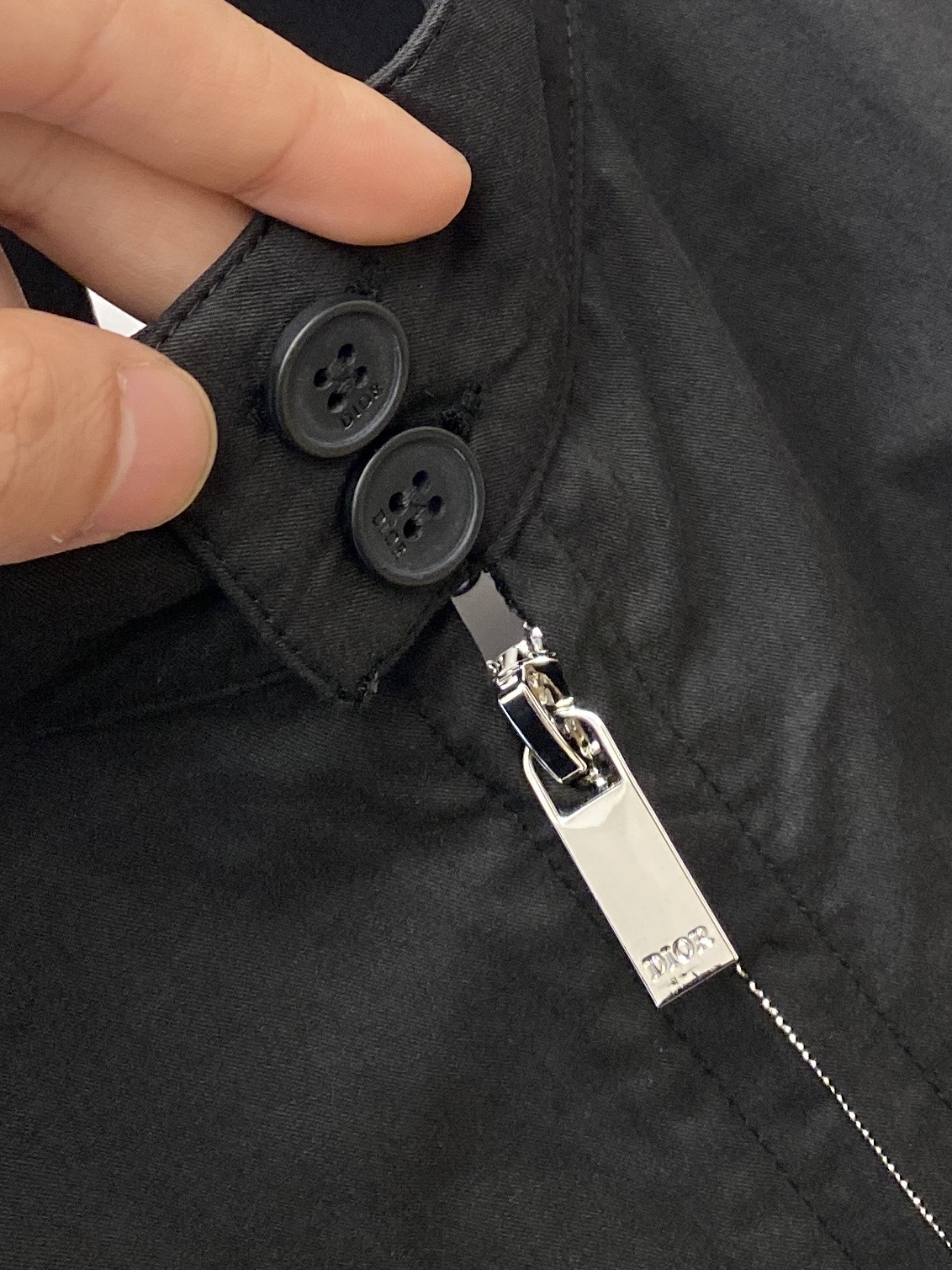 迪奥、 2025新品夹克外套，时尚帅气，简约百搭款，胸前精致刺绣字母logo，定制原版面料，不仅挺括，保