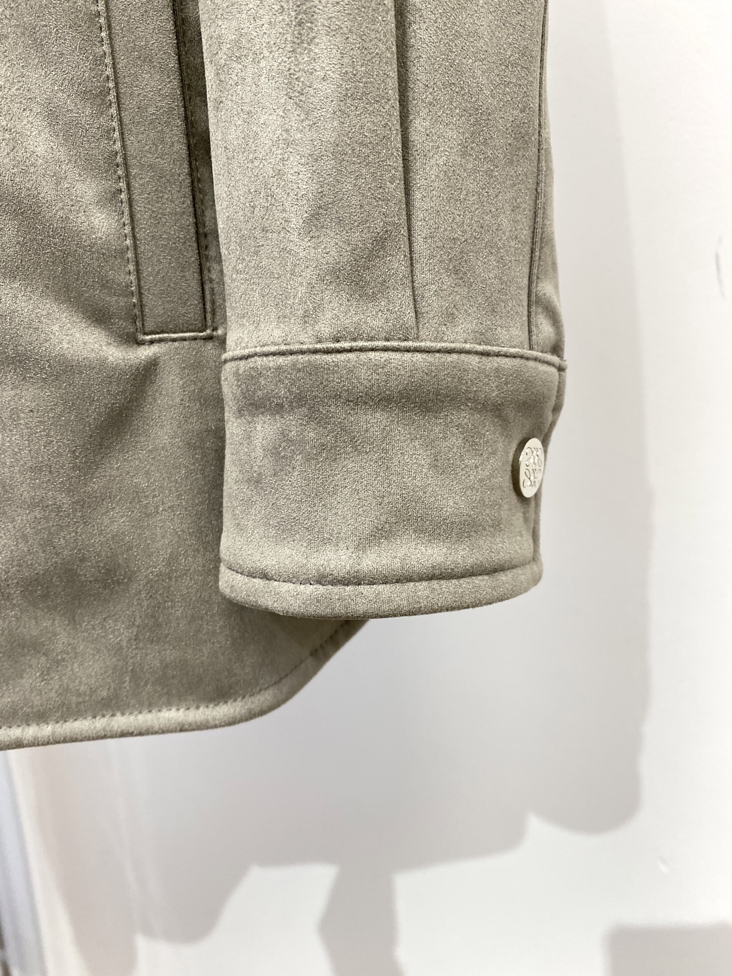 罗意威、 2025新品鹿皮绒夹克外套，时尚帅气，简约百搭款，胸前精致刺绣图案logo，定制原版面料，不仅