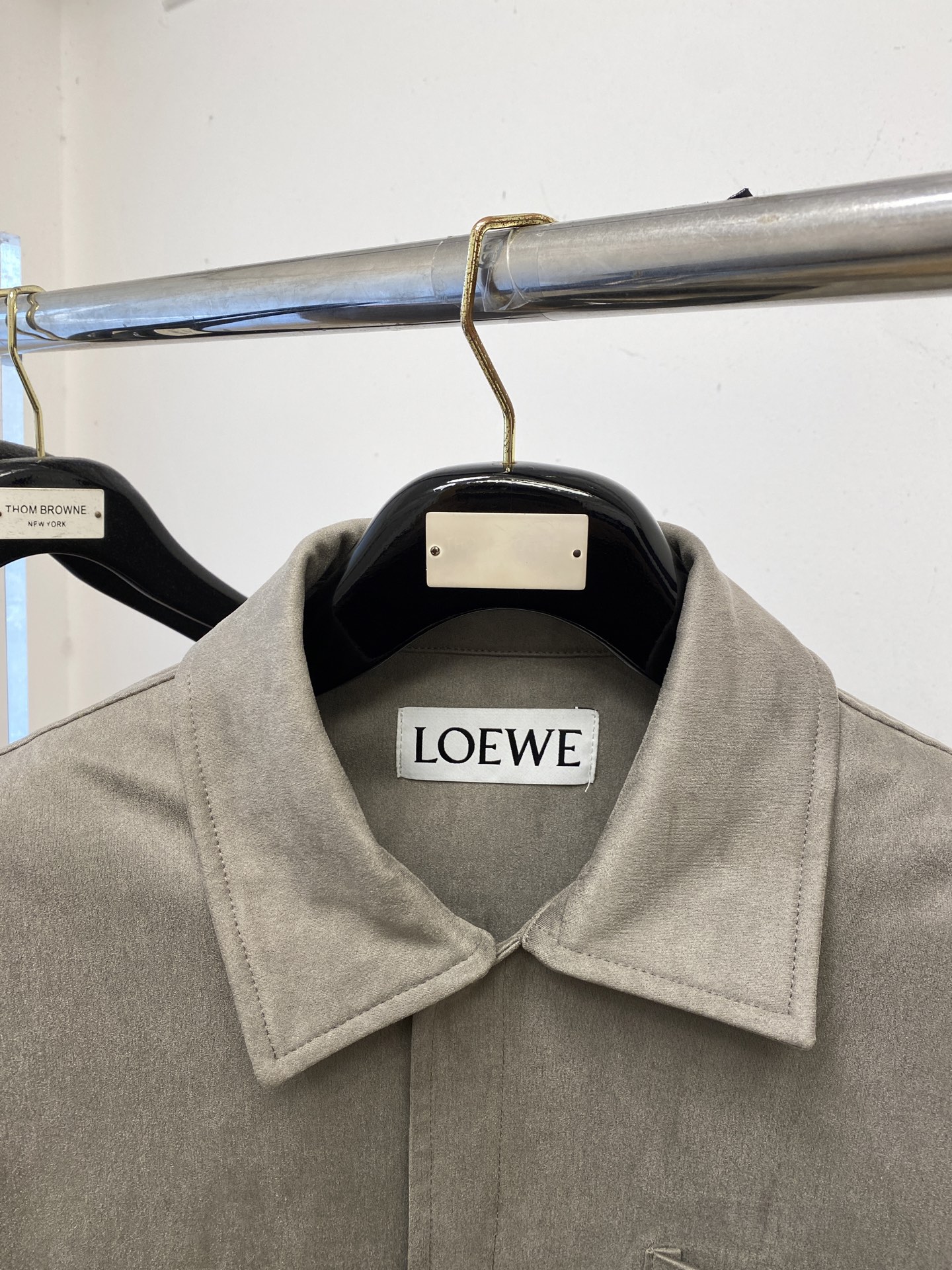 罗意威、 2025新品鹿皮绒夹克外套，时尚帅气，简约百搭款，胸前精致刺绣图案logo，定制原版面料，不仅