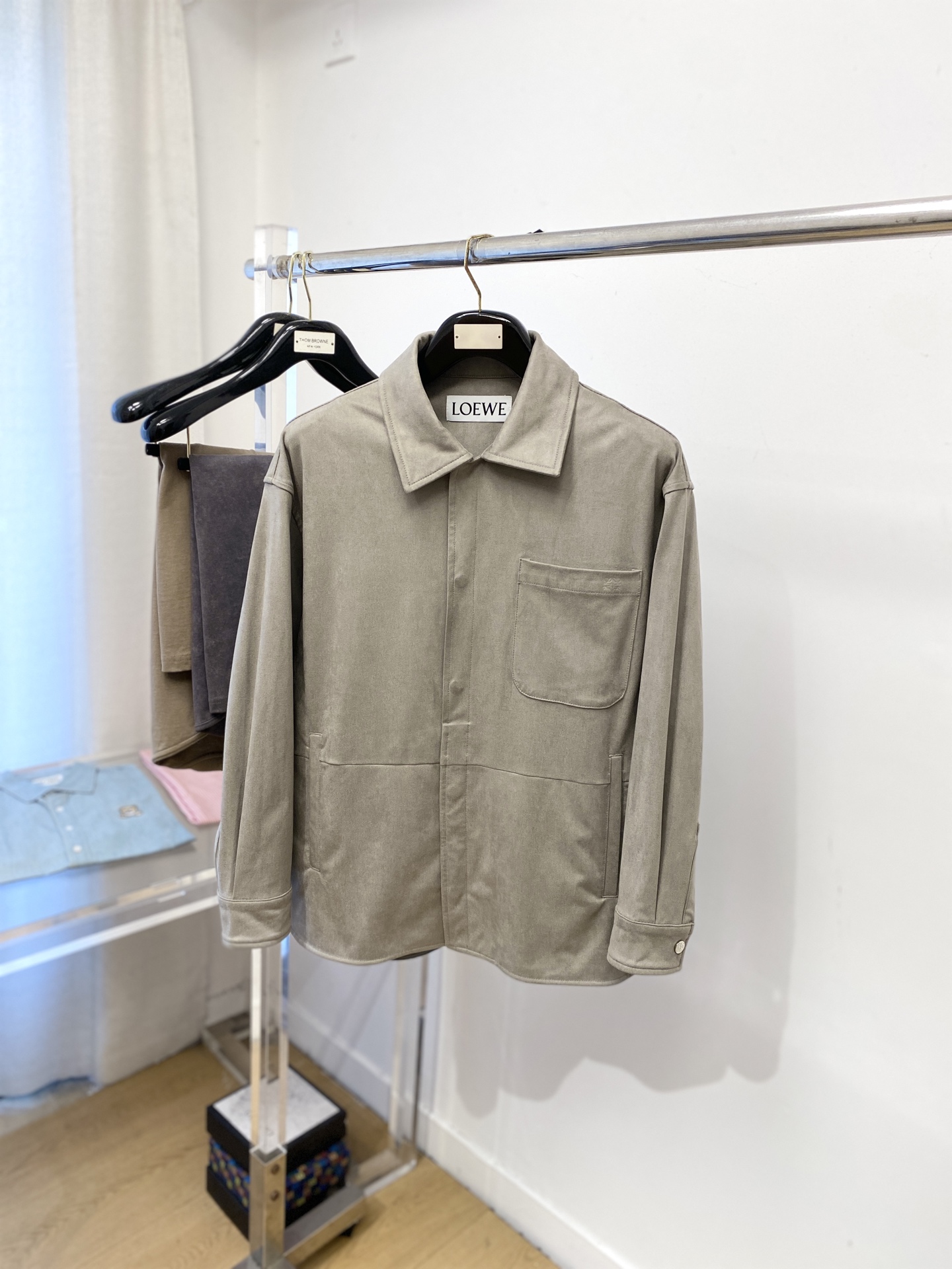 罗意威、 2025新品鹿皮绒夹克外套，时尚帅气，简约百搭款，胸前精致刺绣图案logo，定制原版面料，不仅