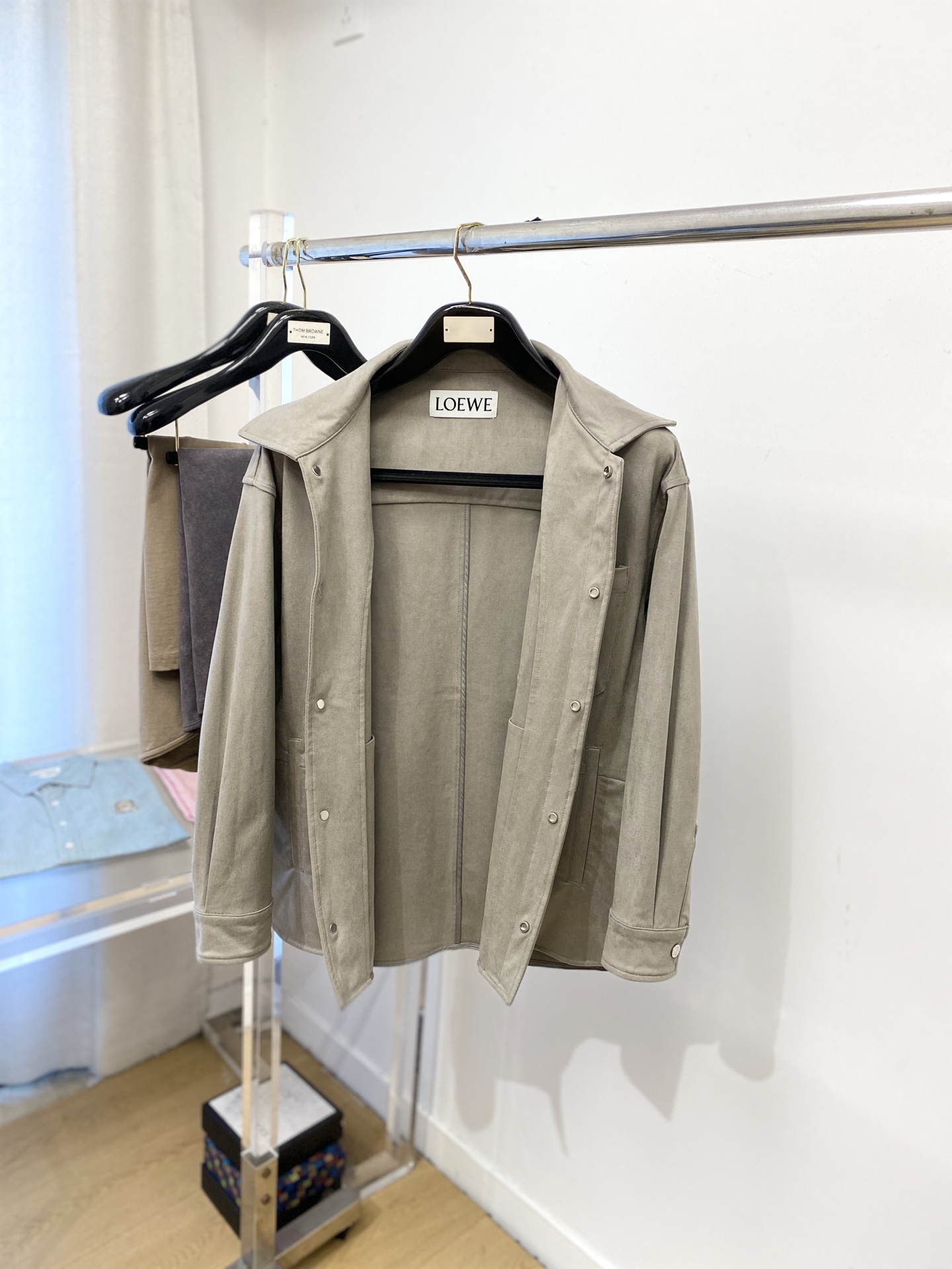 罗意威、 2025新品鹿皮绒夹克外套，时尚帅气，简约百搭款，胸前精致刺绣图案logo，定制原版面料，不仅