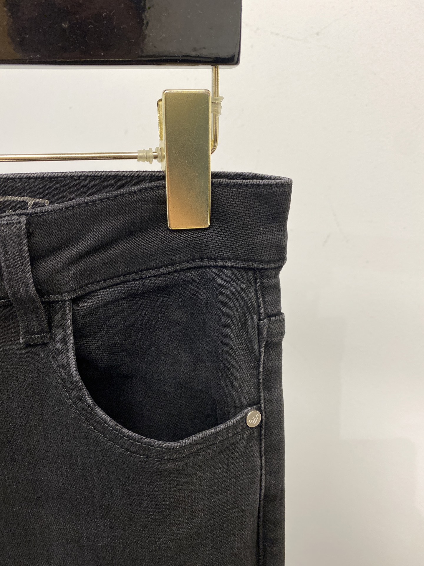 支持年后退换！ 阿玛尼、 2025最新品，专柜同步有售，原单狠货，水洗休闲牛仔裤，进口原版水洗弹力面料，