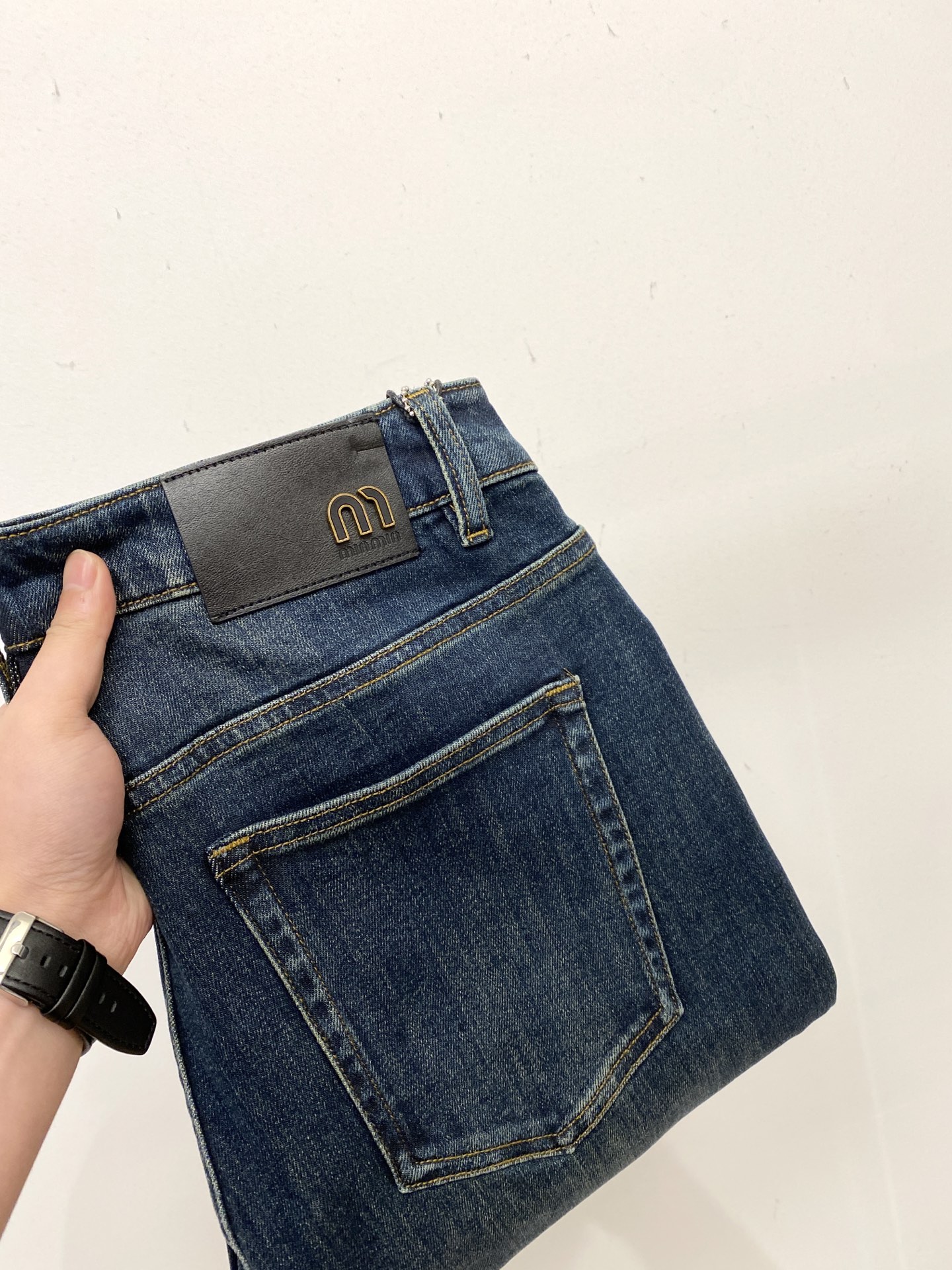 NO:573155,MIU MIU, 2025 latest products, available at counters simultaneously, original goods, washed casual jeans, imported original washed stretch fabrics, comfortable and elastic, original hardware accessories decorated with logo, super correct version, extremely high grade, counter quality, fashionable and stylish upper body, code number 28-36,, miumiu,jeans,alexander wang19860909MIU MIU、 2025最新品,专柜同步有售,原单狠货,水洗休闲牛仔裤,进口原版水洗弹力面料,舒适有弹性,原版五金辅料装饰logo,版型超正,档次极高,专柜品质,上身时尚有型,码数28-36,,miumiu,jeans,alexander wang,Men's clothing