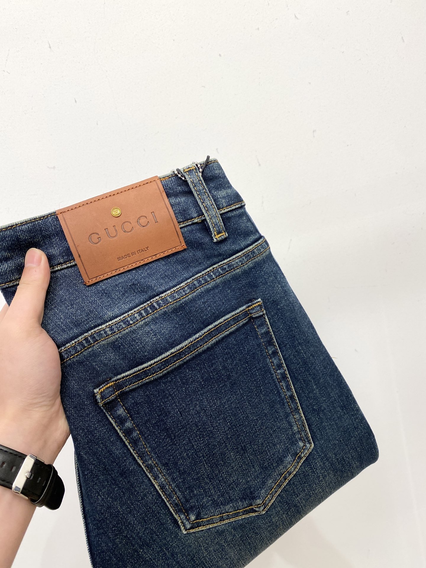 NO:573178,Gucci, 2025 latest products, available at counters simultaneously, original goods, washed casual jeans, imported original washed stretch fabrics, comfortable and elastic, original hardware accessories decorated with logo, super correct version, extremely high grade, counter quality, fashionable and stylish upper body, size 29-36, jeans, alexander wang19860909古奇、 2025最新品,专柜同步有售,原单狠货,水洗休闲牛仔裤,进口原版水洗弹力面料,舒适有弹性,原版五金辅料装饰logo,版型超正,档次极高,专柜品质,上身时尚有型,码数29-36,,jeans,alexander wang,Men's clothing