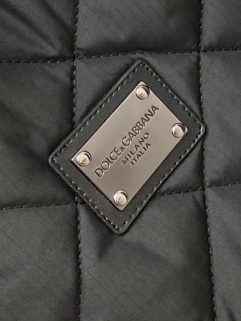 ￼DG、2025新品夹克外套，时尚帅气，简约百搭款，胸前刺绣装饰字母logo，定制原版面料，不仅挺括，保