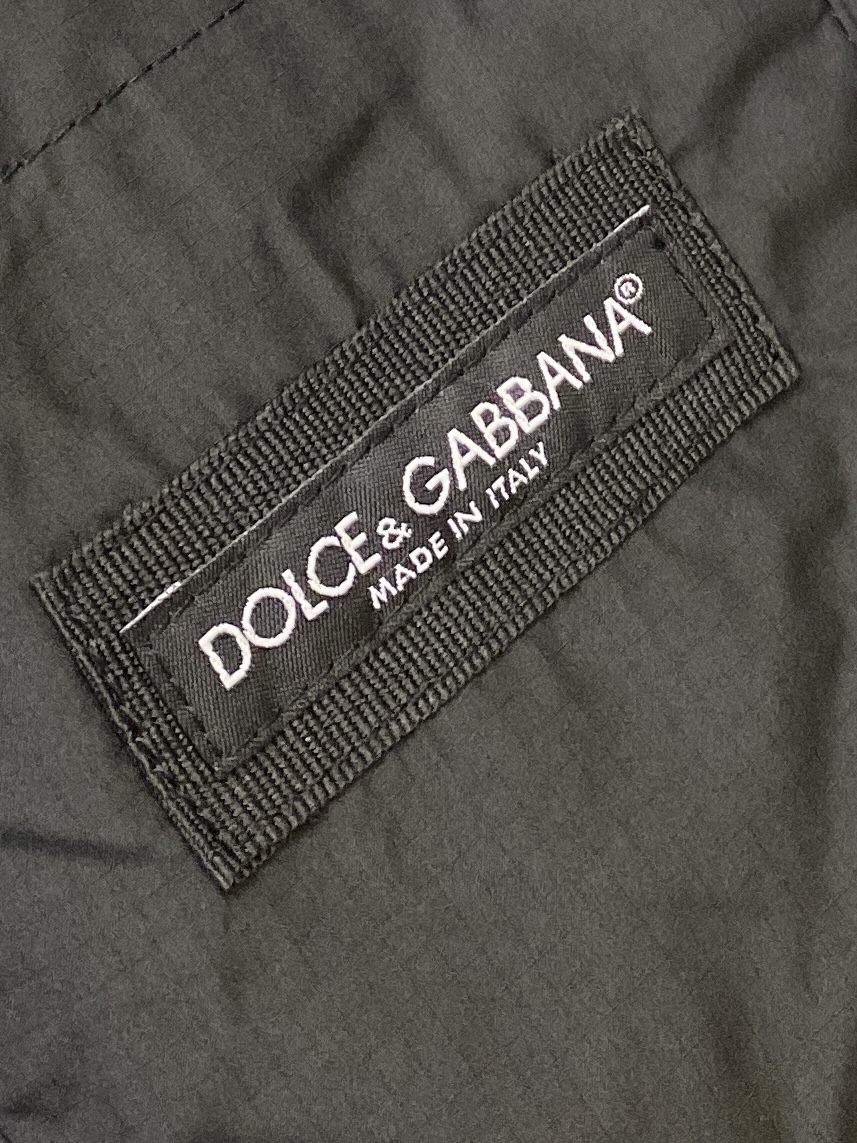 ￼DG、2025新品夹克外套，时尚帅气，简约百搭款，胸前刺绣装饰字母logo，定制原版面料，不仅挺括，保