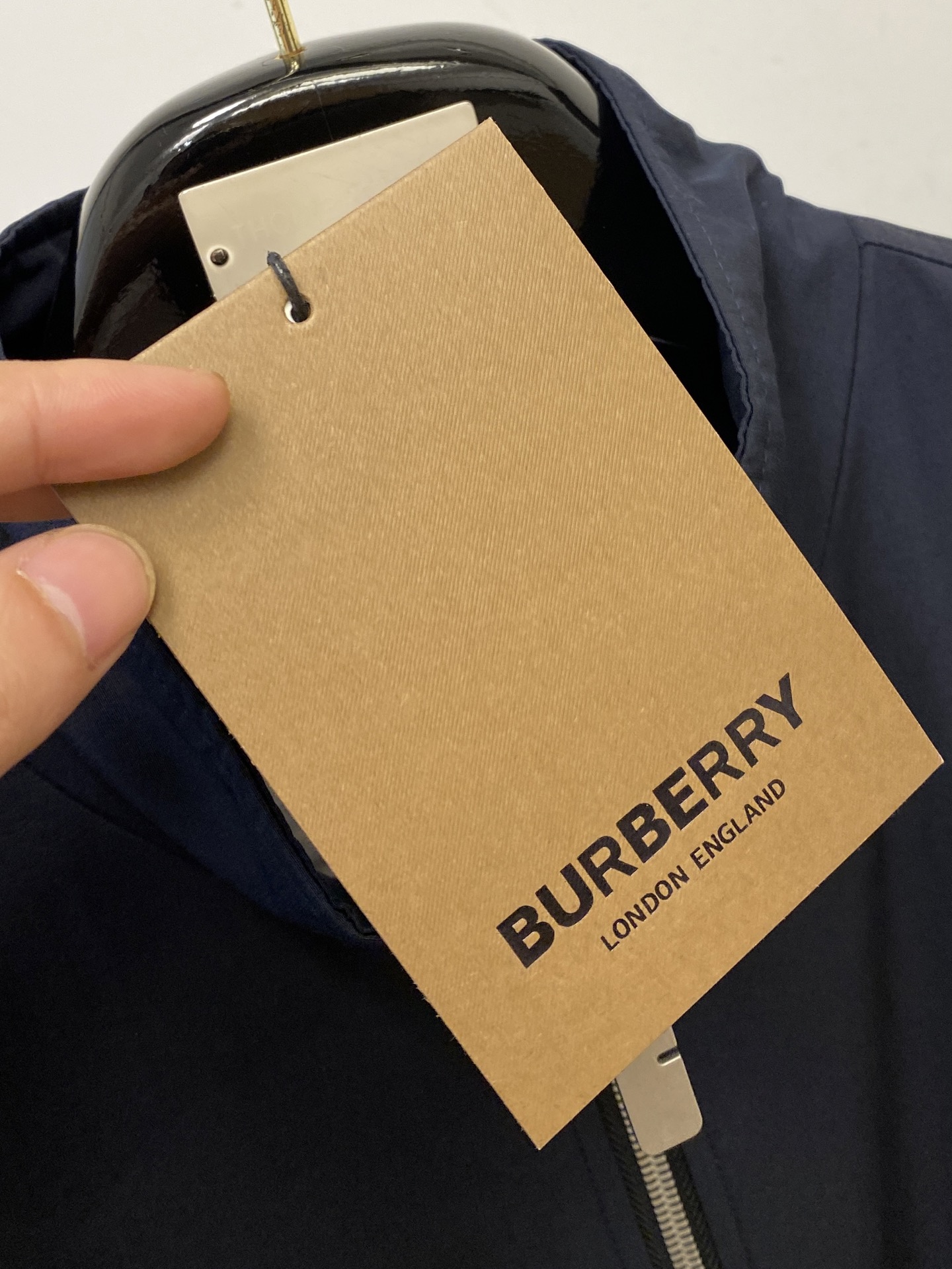 ￼巴宝莉、2025新品夹克外套，时尚帅气，简约百搭款，胸前精致刺绣字母logo，定制原版面料，不仅挺括，