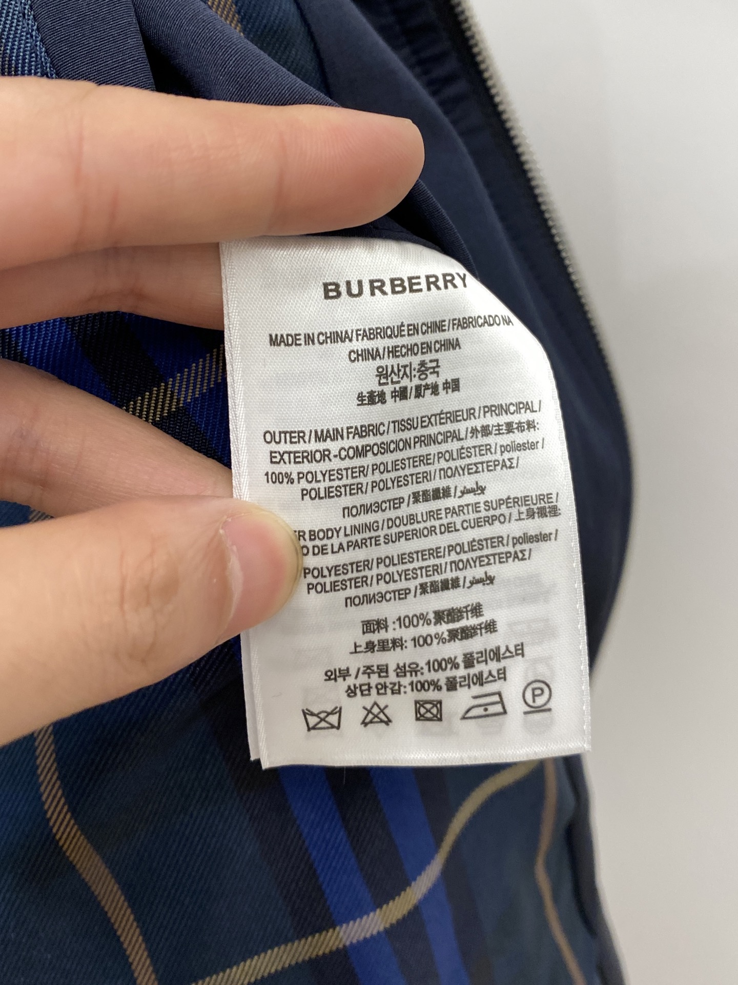 ￼巴宝莉、2025新品夹克外套，时尚帅气，简约百搭款，胸前精致刺绣字母logo，定制原版面料，不仅挺括，