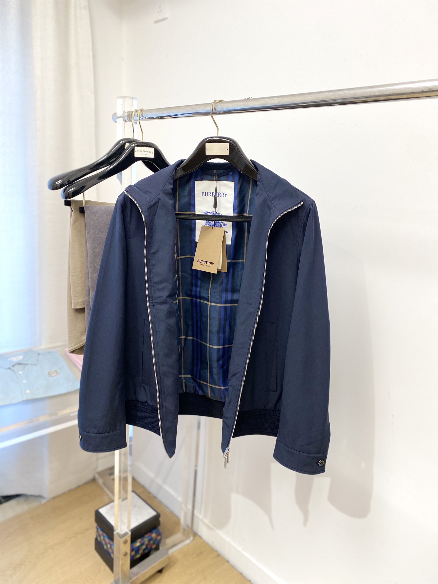 ￼巴宝莉、2025新品夹克外套，时尚帅气，简约百搭款，胸前精致刺绣字母logo，定制原版面料，不仅挺括，