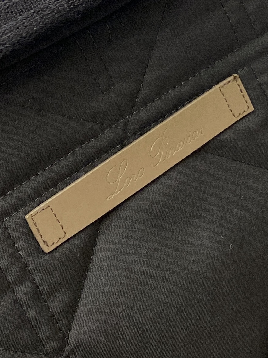 ￼ lp🆕、2025新品夹克外套，时尚帅气，简约百搭款，原版五金辅料logo，定制原版面料，不仅挺括，保