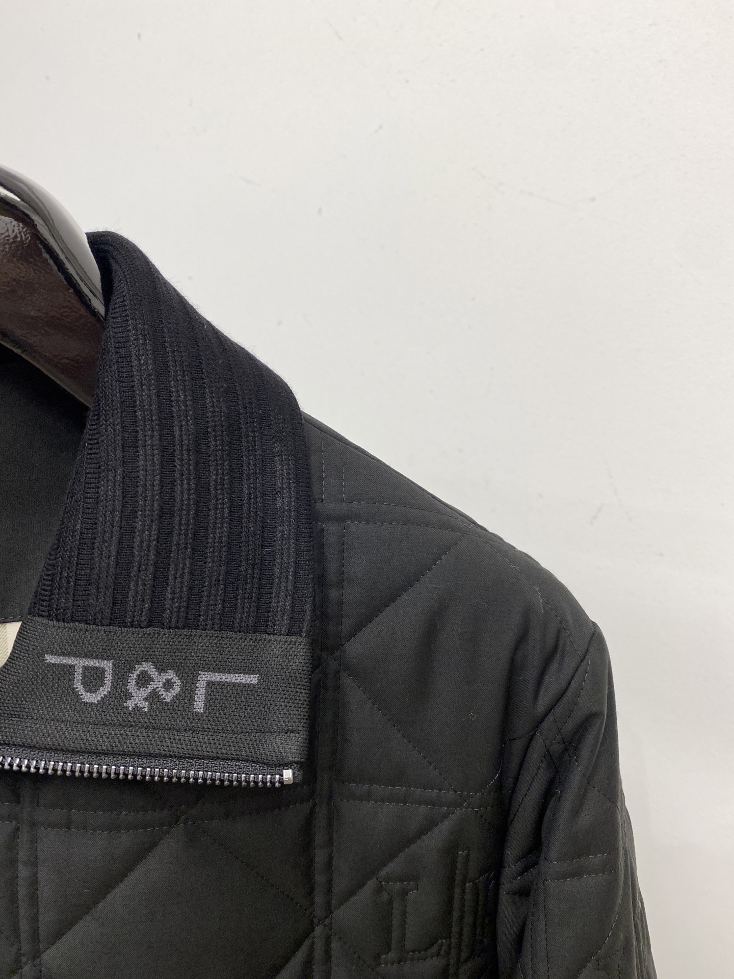 ￼ lp🆕、2025新品夹克外套，时尚帅气，简约百搭款，原版五金辅料logo，定制原版面料，不仅挺括，保