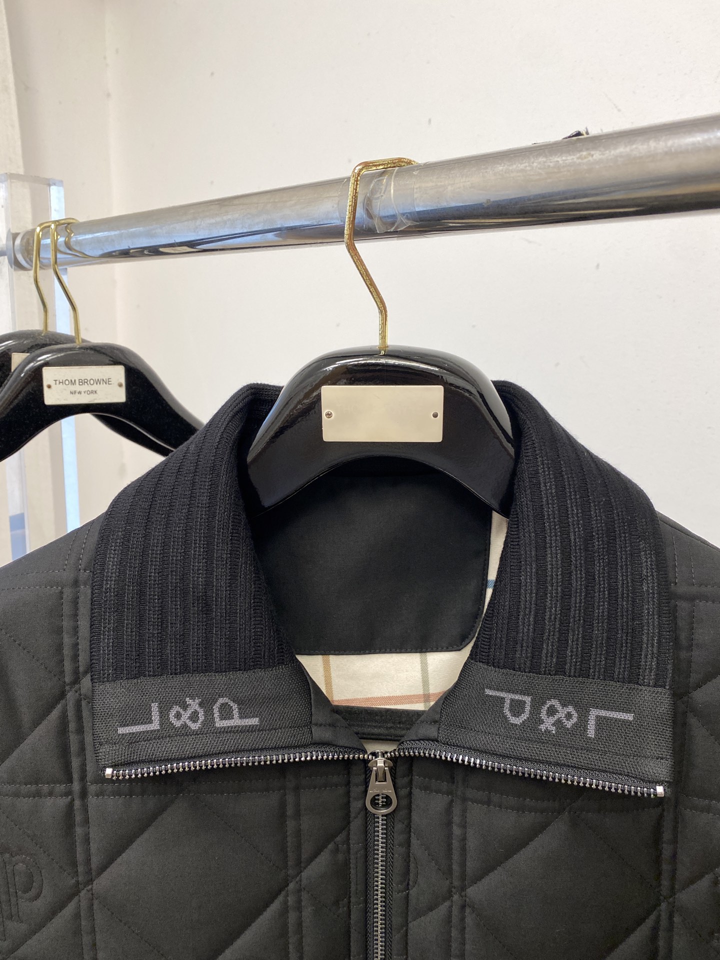 ￼ lp🆕、2025新品夹克外套，时尚帅气，简约百搭款，原版五金辅料logo，定制原版面料，不仅挺括，保