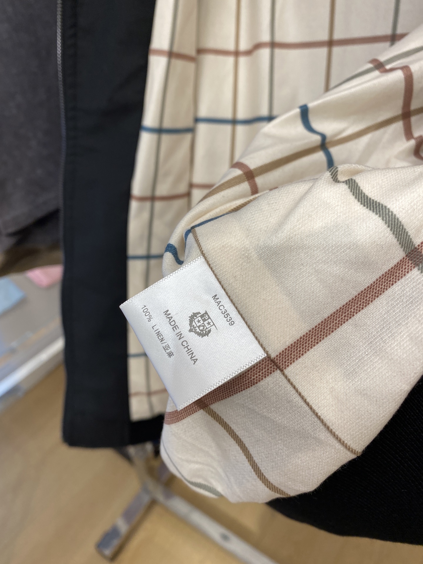 ￼ lp🆕、2025新品夹克外套，时尚帅气，简约百搭款，原版五金辅料logo，定制原版面料，不仅挺括，保