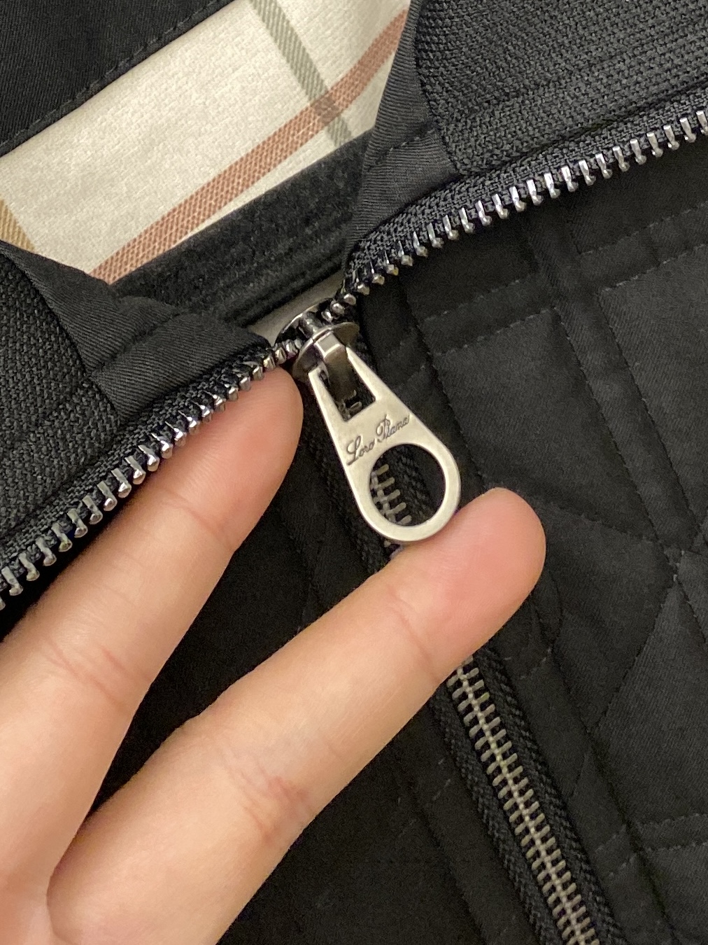 ￼ lp🆕、2025新品夹克外套，时尚帅气，简约百搭款，原版五金辅料logo，定制原版面料，不仅挺括，保