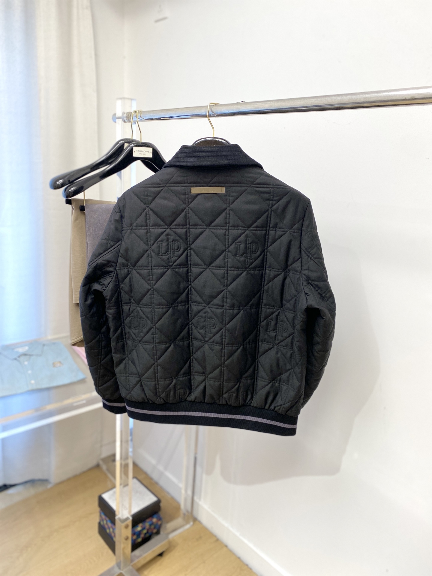 ￼ lp🆕、2025新品夹克外套，时尚帅气，简约百搭款，原版五金辅料logo，定制原版面料，不仅挺括，保