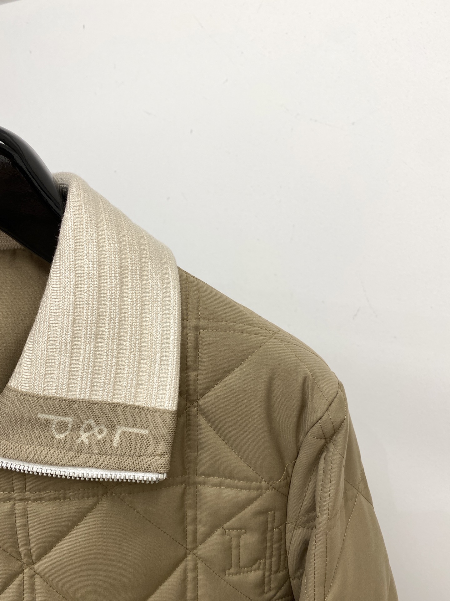 lp🆕、2025新品夹克外套，时尚帅气，简约百搭款，原版五金辅料logo，定制原版面料，不仅挺括，保持潮