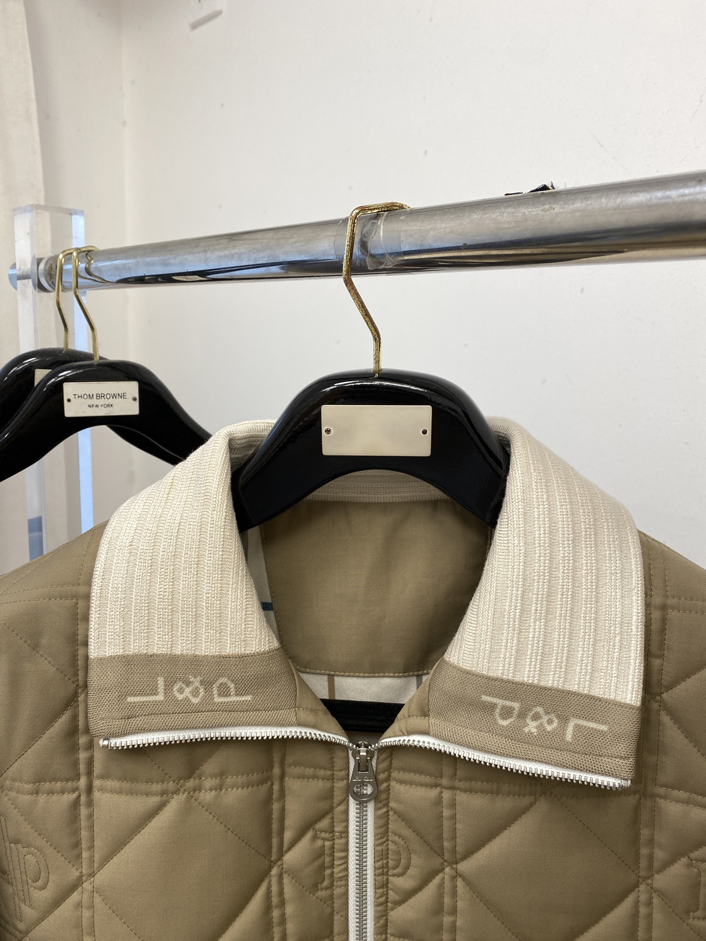 lp🆕、2025新品夹克外套，时尚帅气，简约百搭款，原版五金辅料logo，定制原版面料，不仅挺括，保持潮