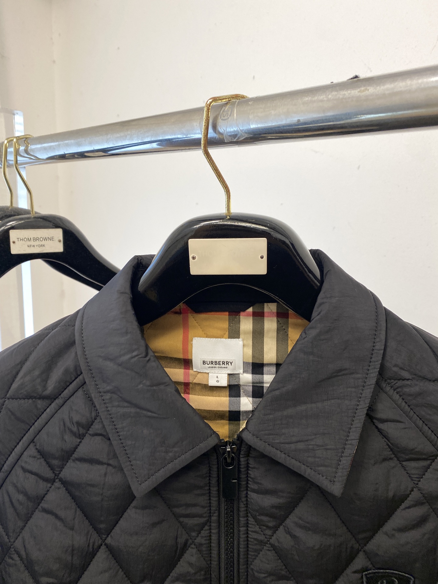 巴宝莉、 2025新品夹克外套，时尚帅气，简约百搭款，胸前精致刺绣字母logo，定制原版面料，不仅挺括，